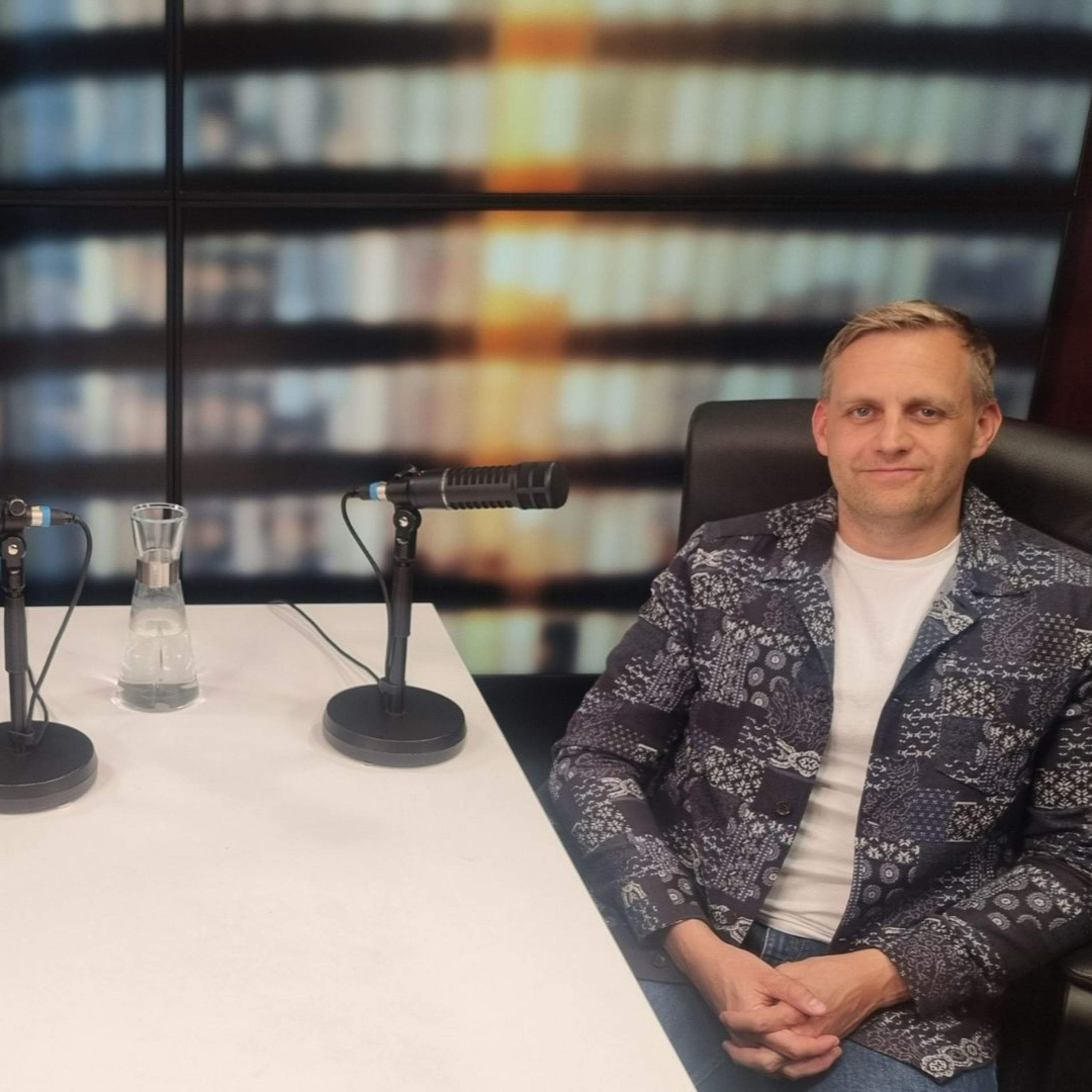 Hluthafaspjallið | S02E20 | Þarf að skoða pólitíska óvissu um verð bankanna? episode artwork