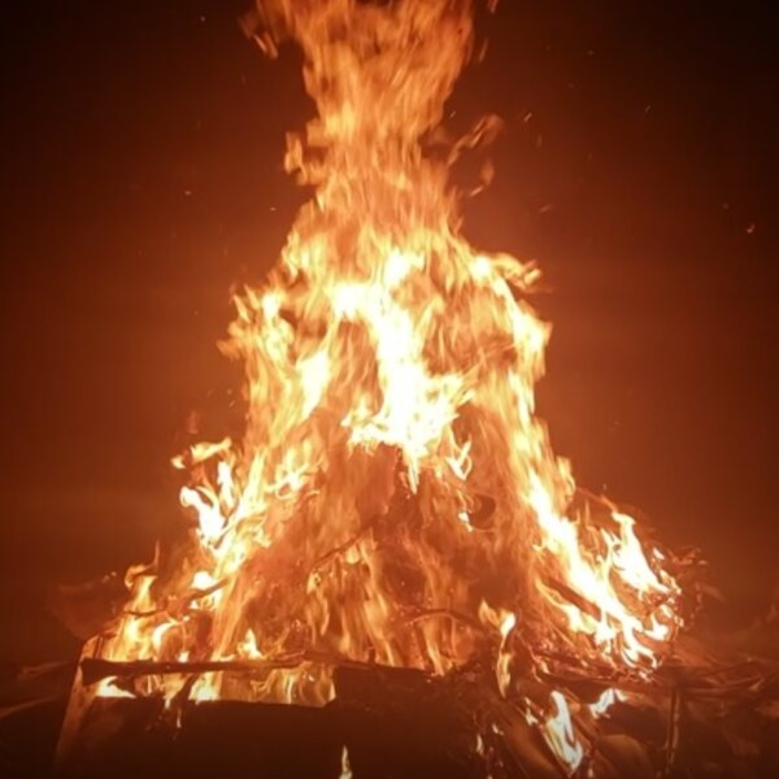 Fogueira, grilos e estalar do fogo relaxante e inspirador - Bonfire, crickets, firecrackling relaxing and inspiring -