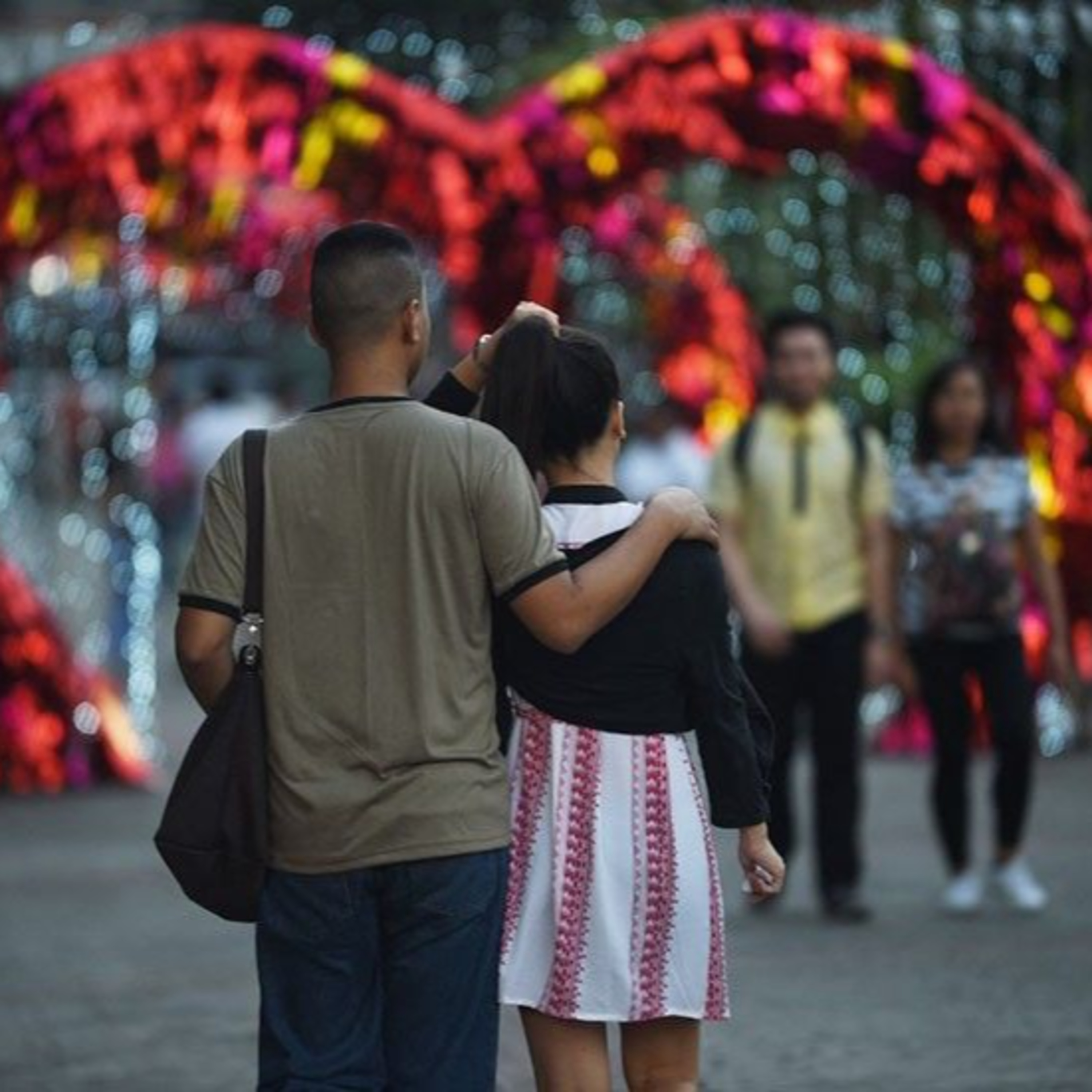 #81 - Paano ipinagdiriwang ang Araw ng mga Puso sa Pilipinas? / How is Valentine’s Day celebrated in the Philippines? episode artwork