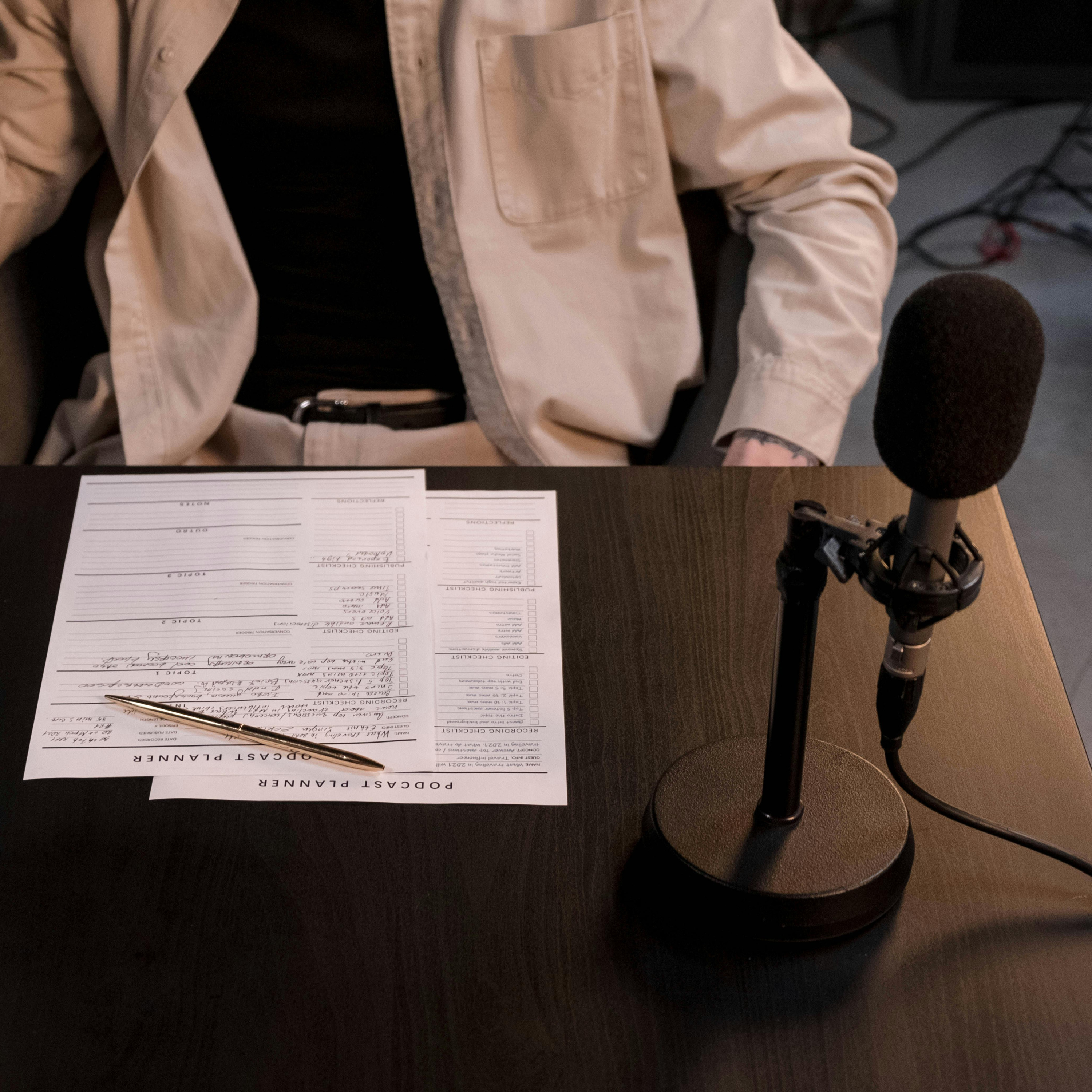 #211 - Interview – Trabaho Sa Radio Station Bilang Student Jock (ft. Wilvin - 3/4) episode artwork