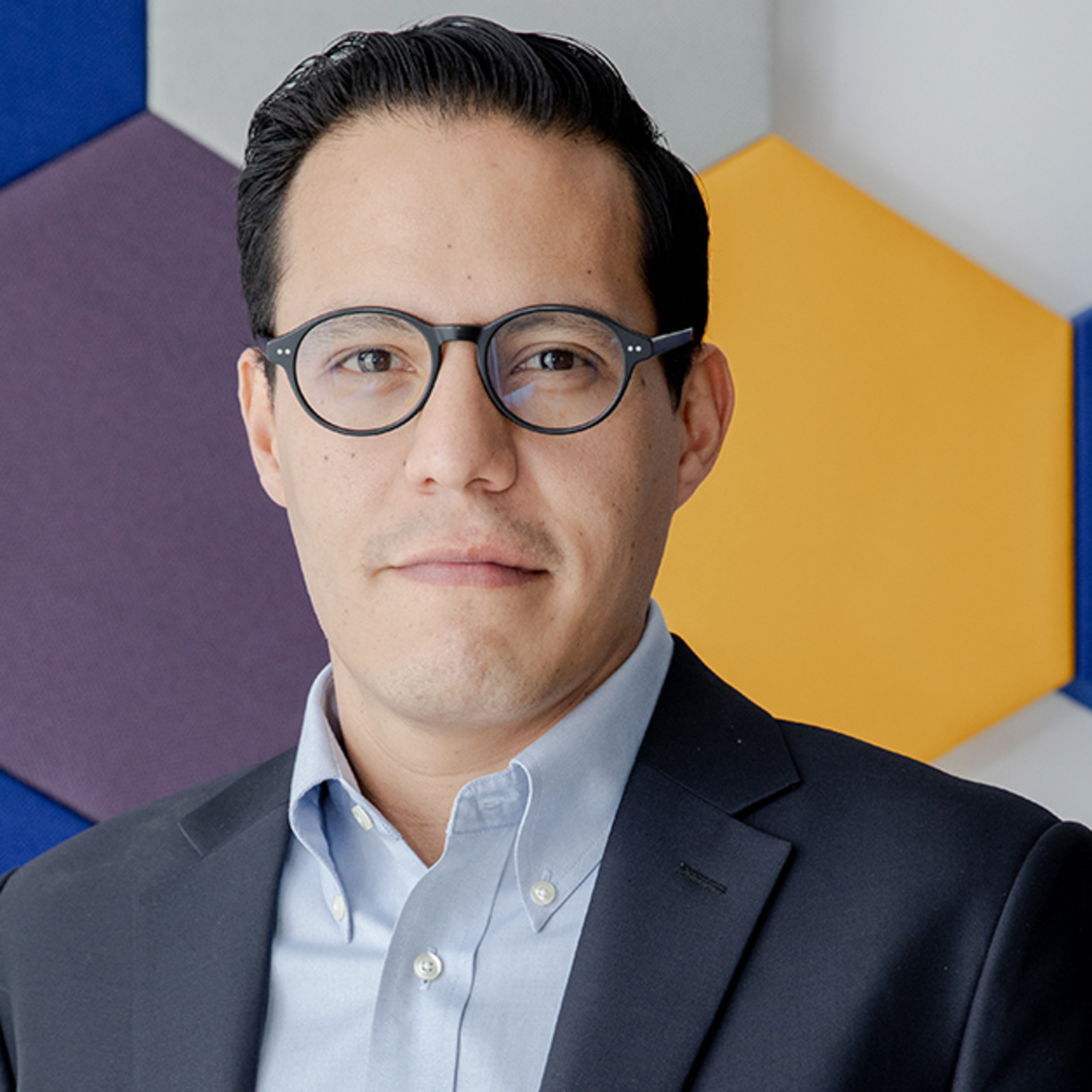 #10 - PIENSA como un CEO - Julio Ordaz - CEO AstraZeneca México episode artwork