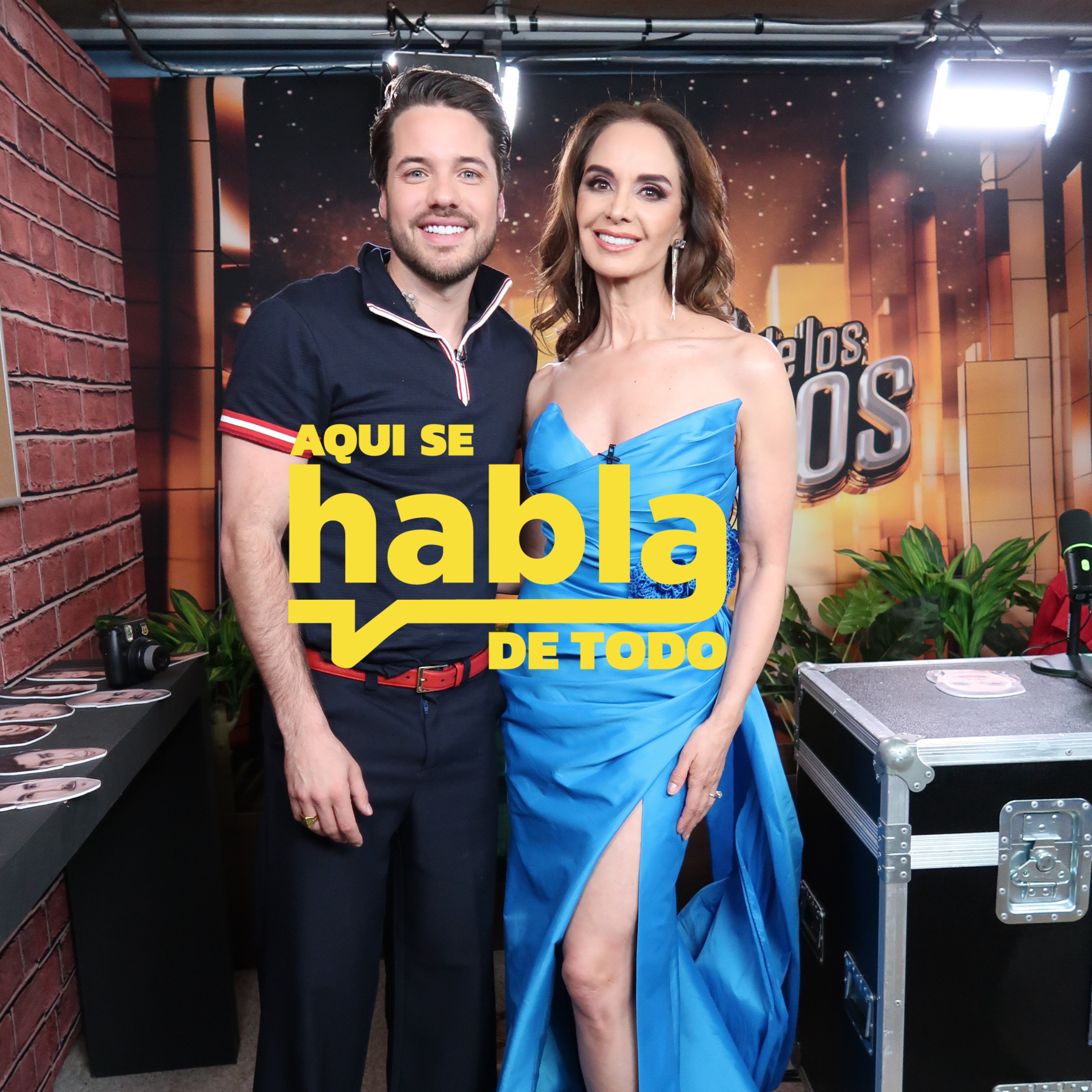 Portada de HOLA HELLO