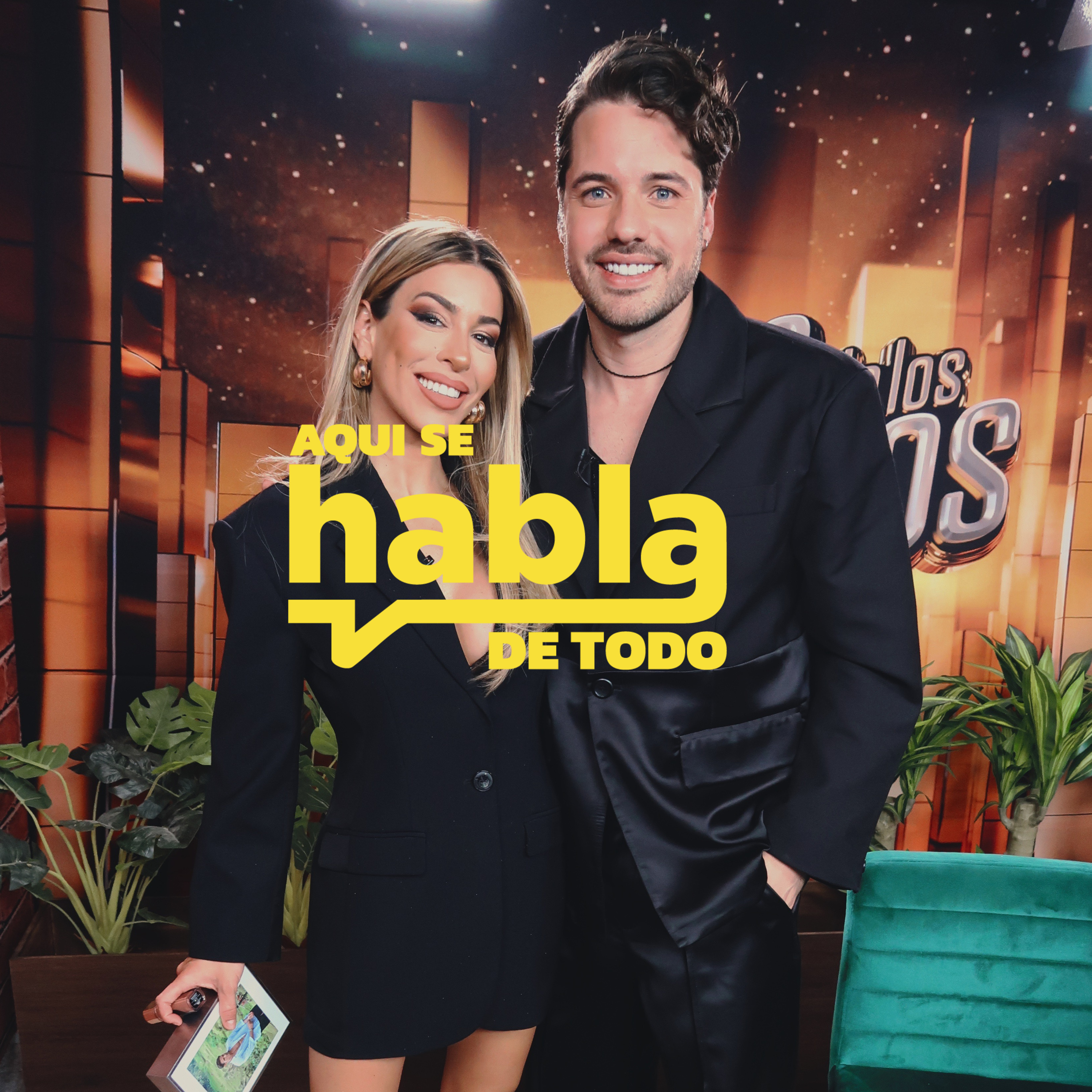 Portada de HOLA HELLO