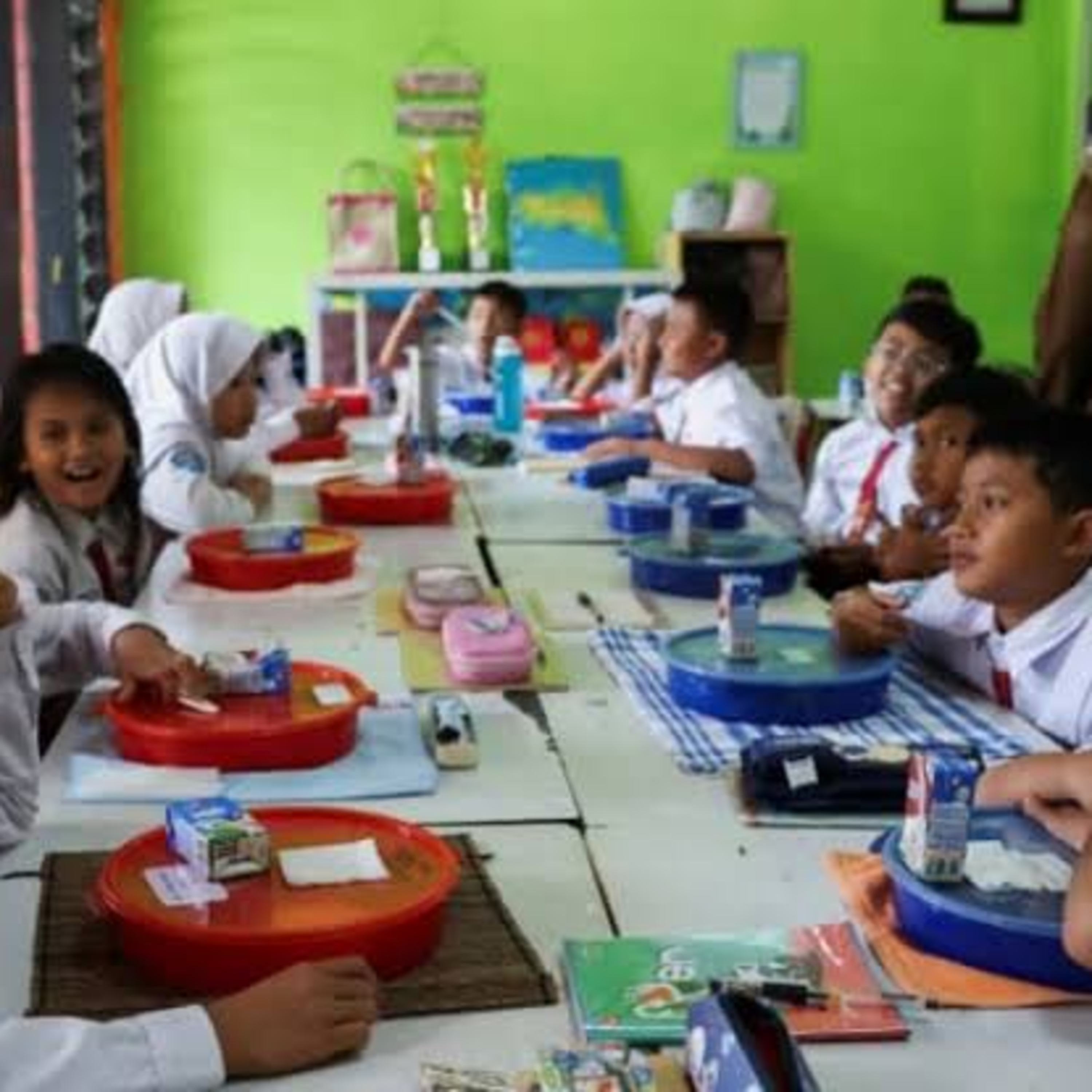 EP 182 - Indonesia planning to provide free breakfast and lunch to school students, across the nation episode artwork