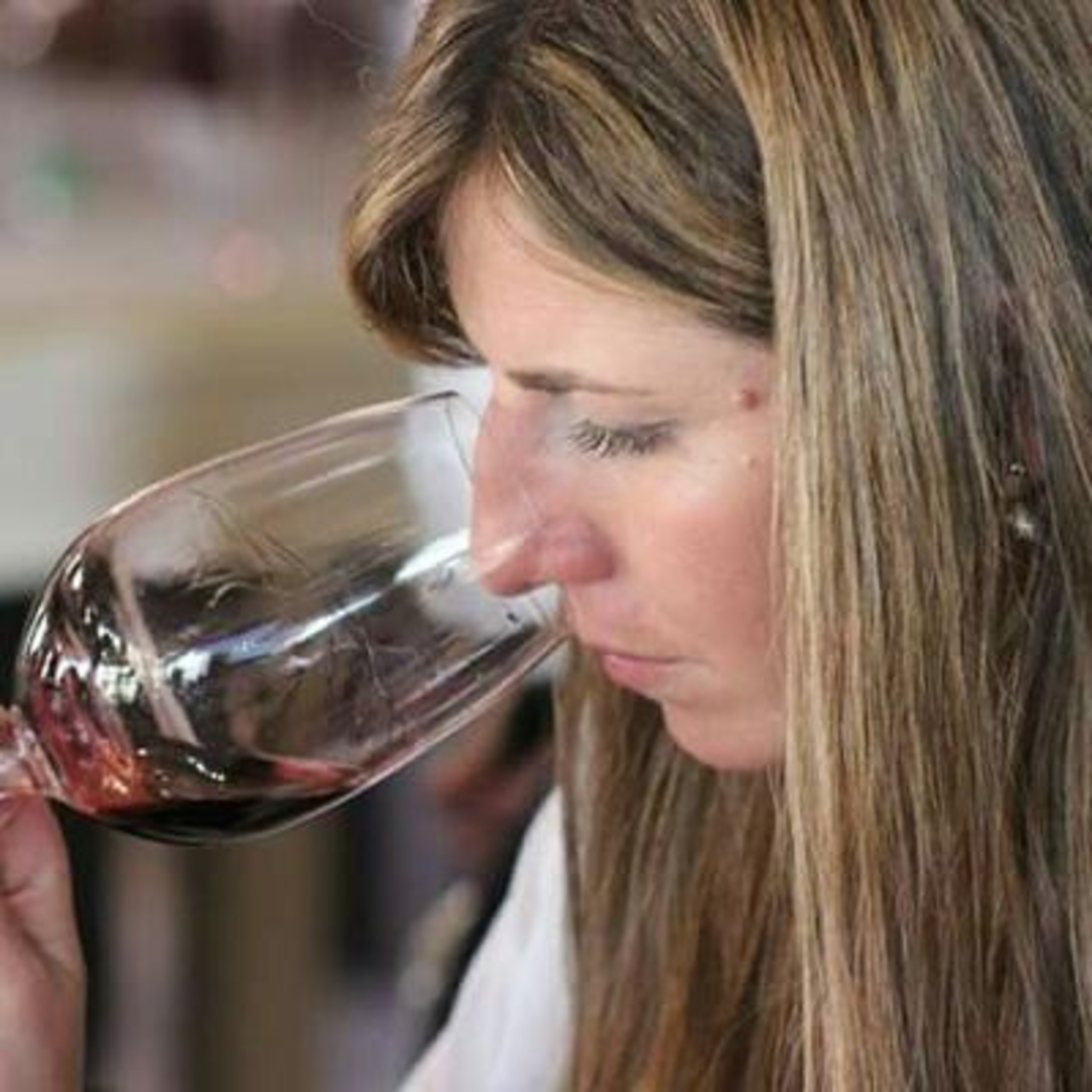 JULIA HALUPCZOK - CASIR DOS SANTOS y PULSO WINES episode artwork