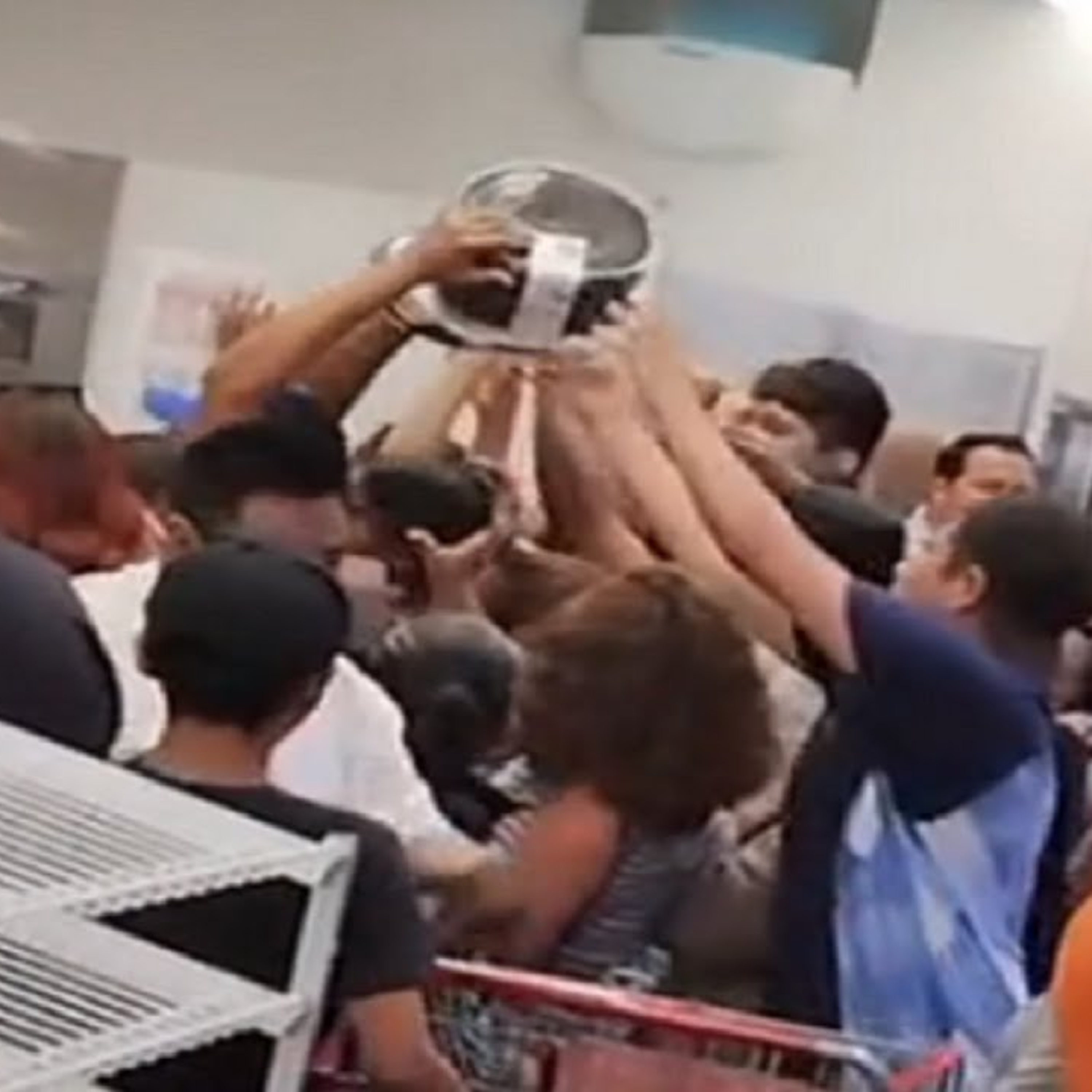 La Gente Se Está Volviendo Loca Por Culpa De Costco episode artwork