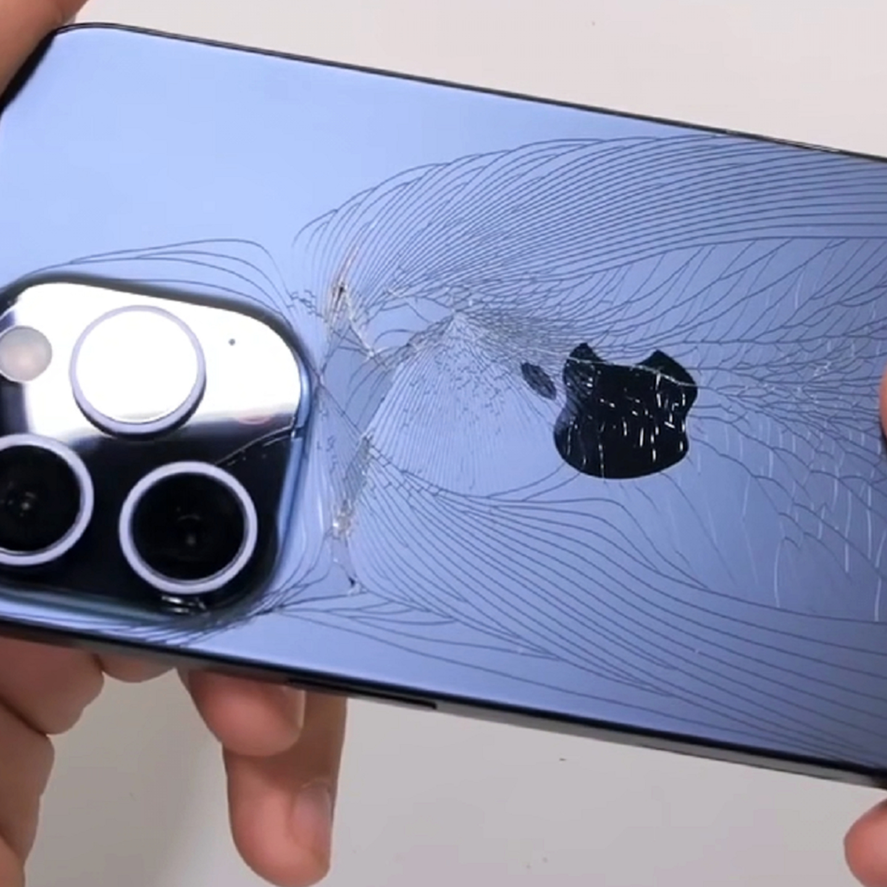 Enorme Polémica Del iPhone 15 episode artwork
