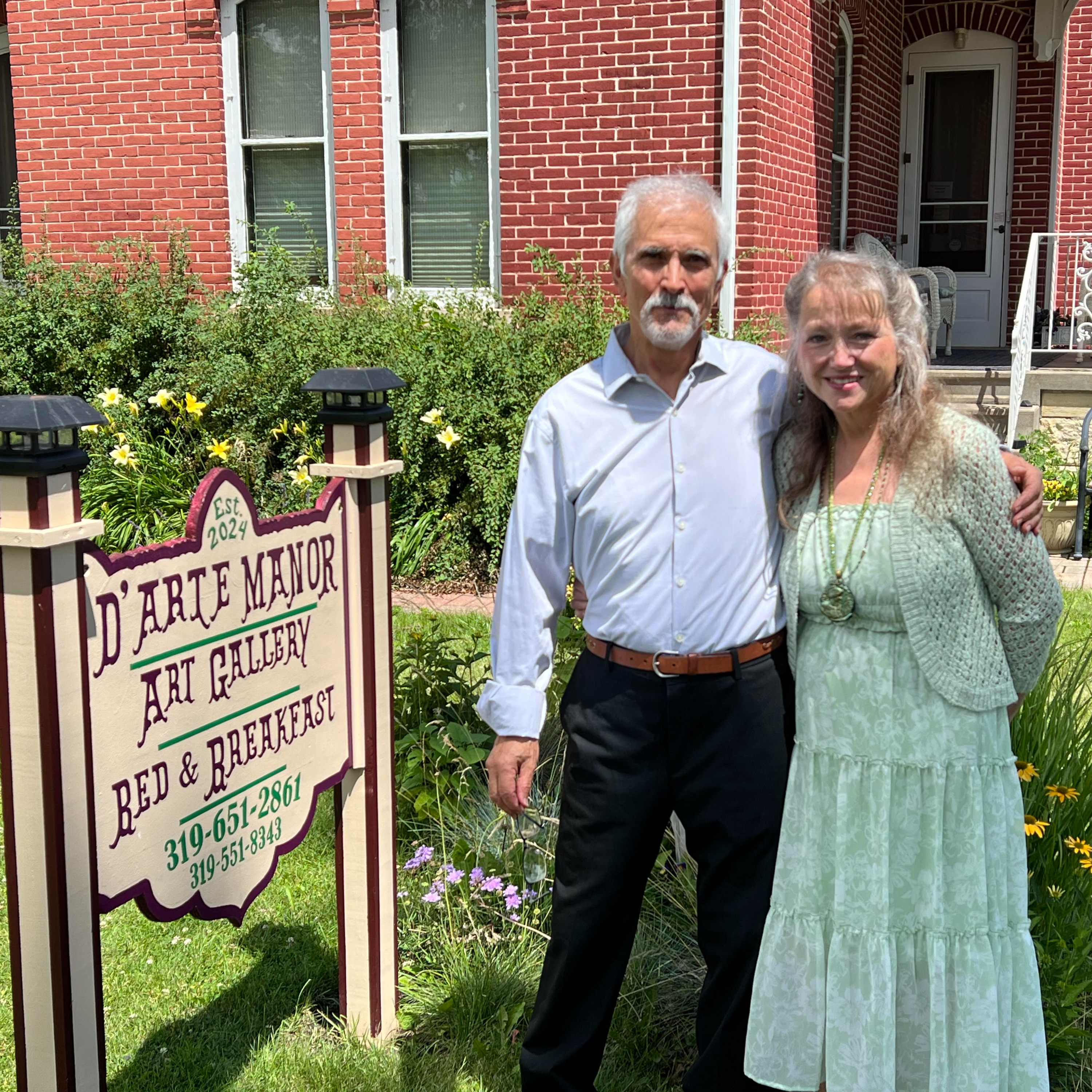 Day Trippin’ with Bob DeWitt- D’Arte Manor Gallery and B & B Maquoketa, Iowa