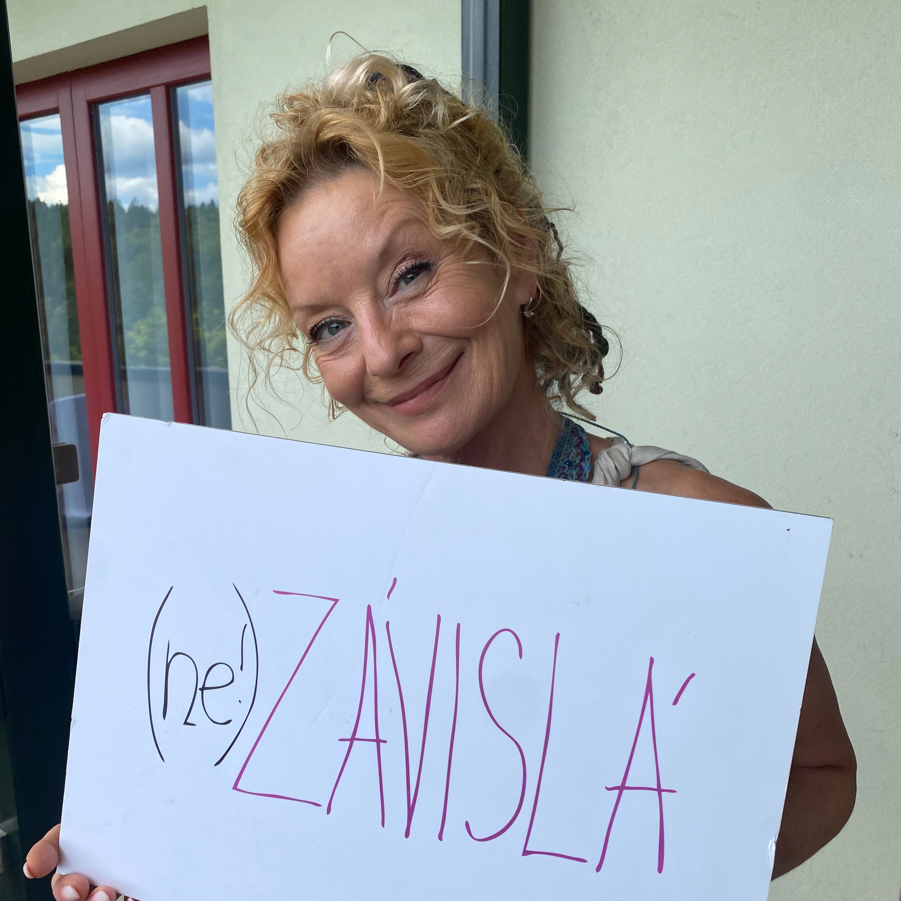 (ne!)ZÁVISLÁ