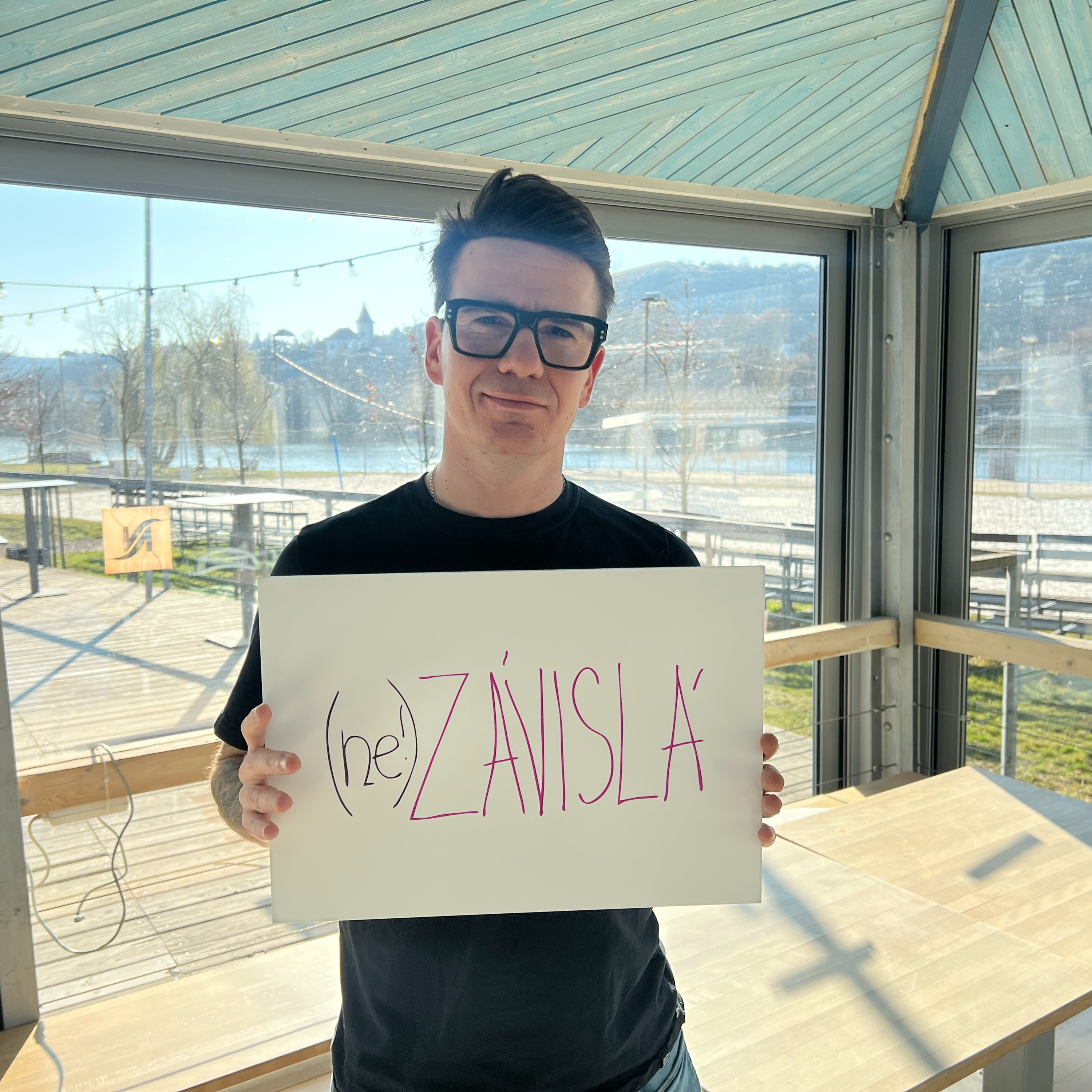 (ne!)ZÁVISLÁ