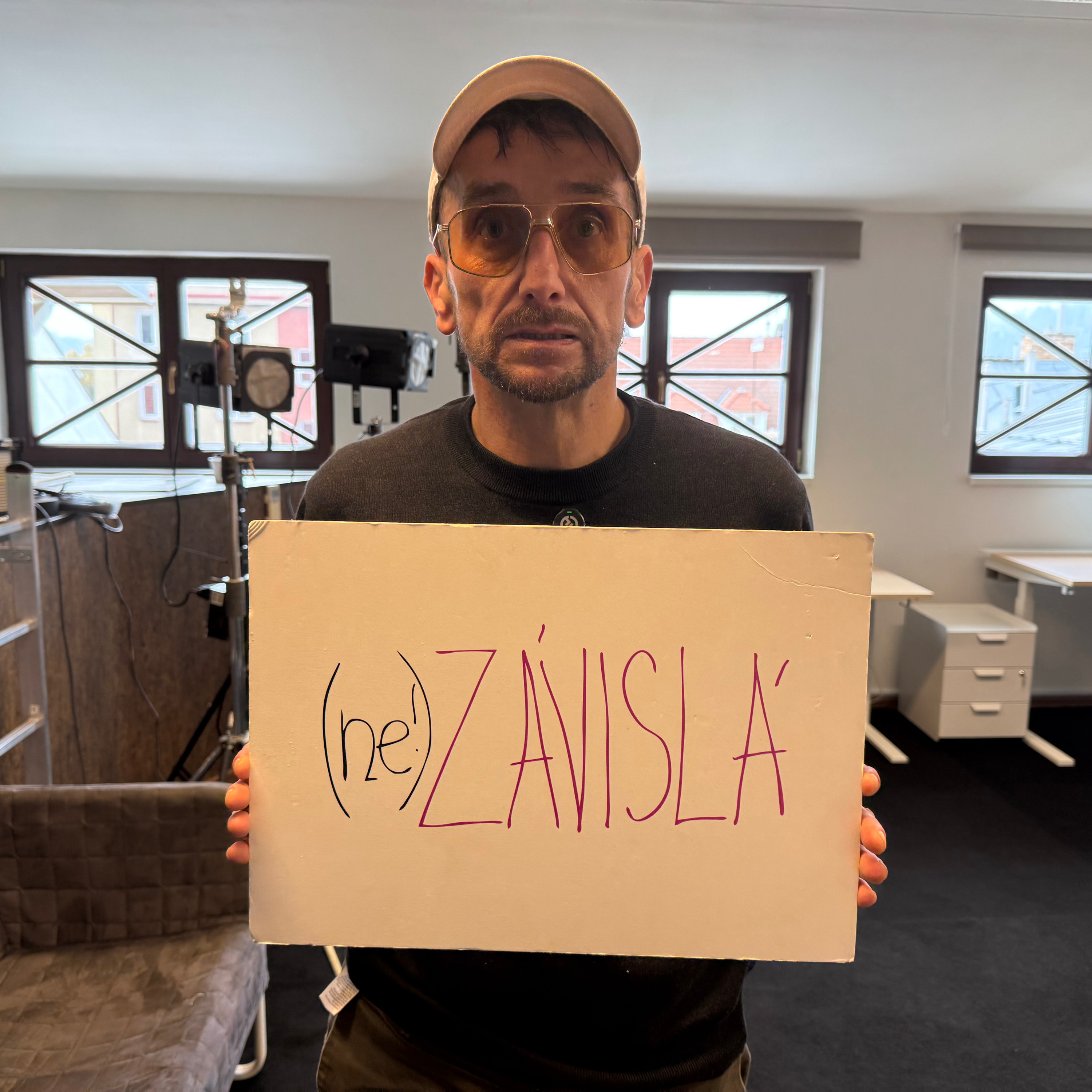 (ne!)ZÁVISLÁ