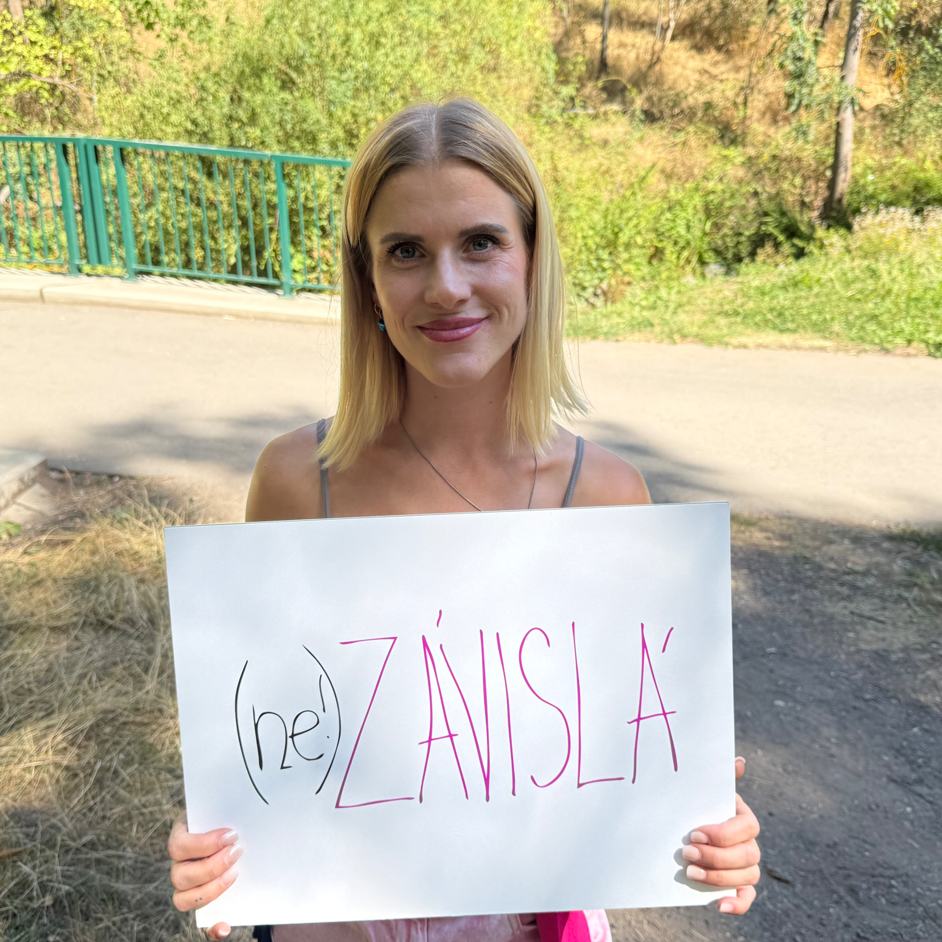 (ne!)ZÁVISLÁ