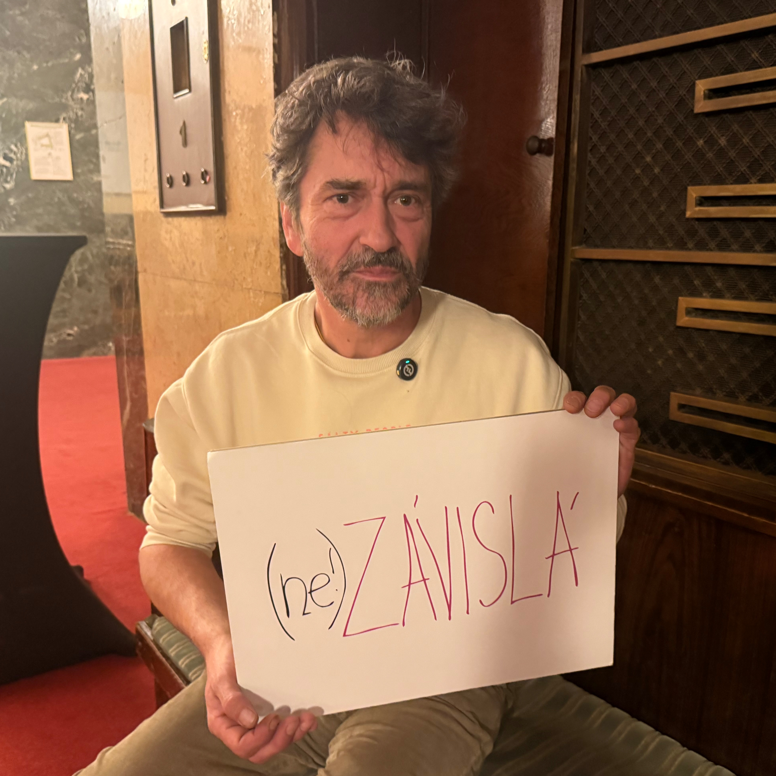 (ne!)ZÁVISLÁ