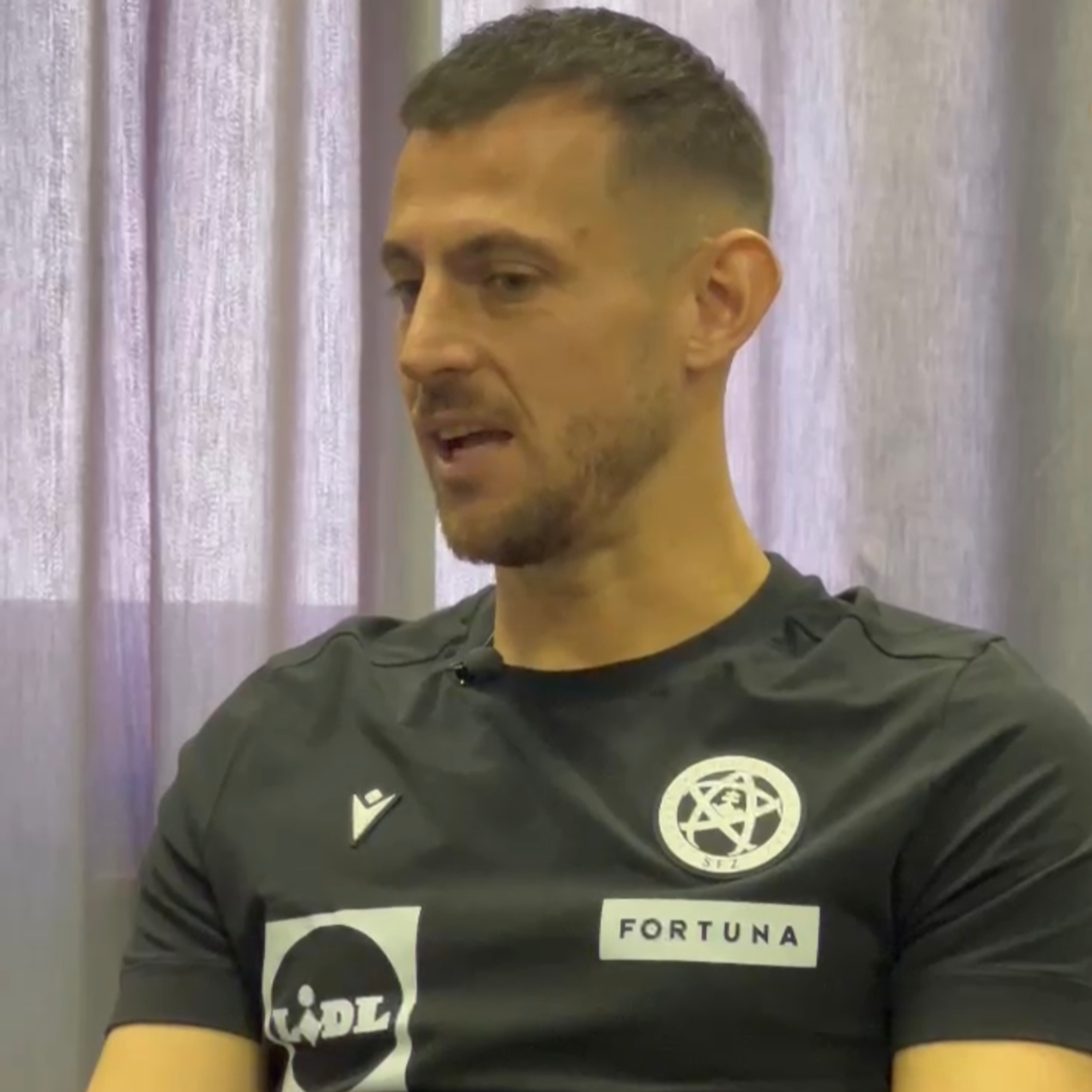 #120 PLUS - MARTIN DÚBRAVKA: ,,V utorok som podpísal novú zmluvu, vo štvrtok sa to prezentovalo a v sobotu som sedel na lavičke."