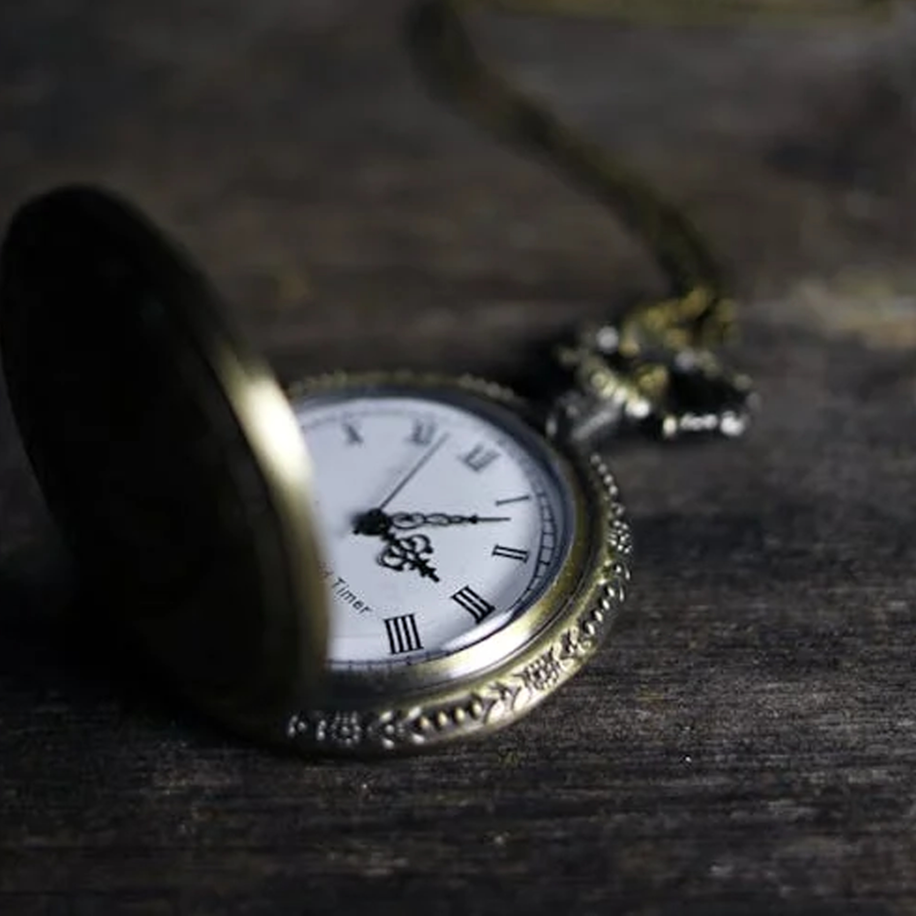 Algo OSCURO pasa con el RELOJ de mi abuela | Relatos Oscuros  episode artwork