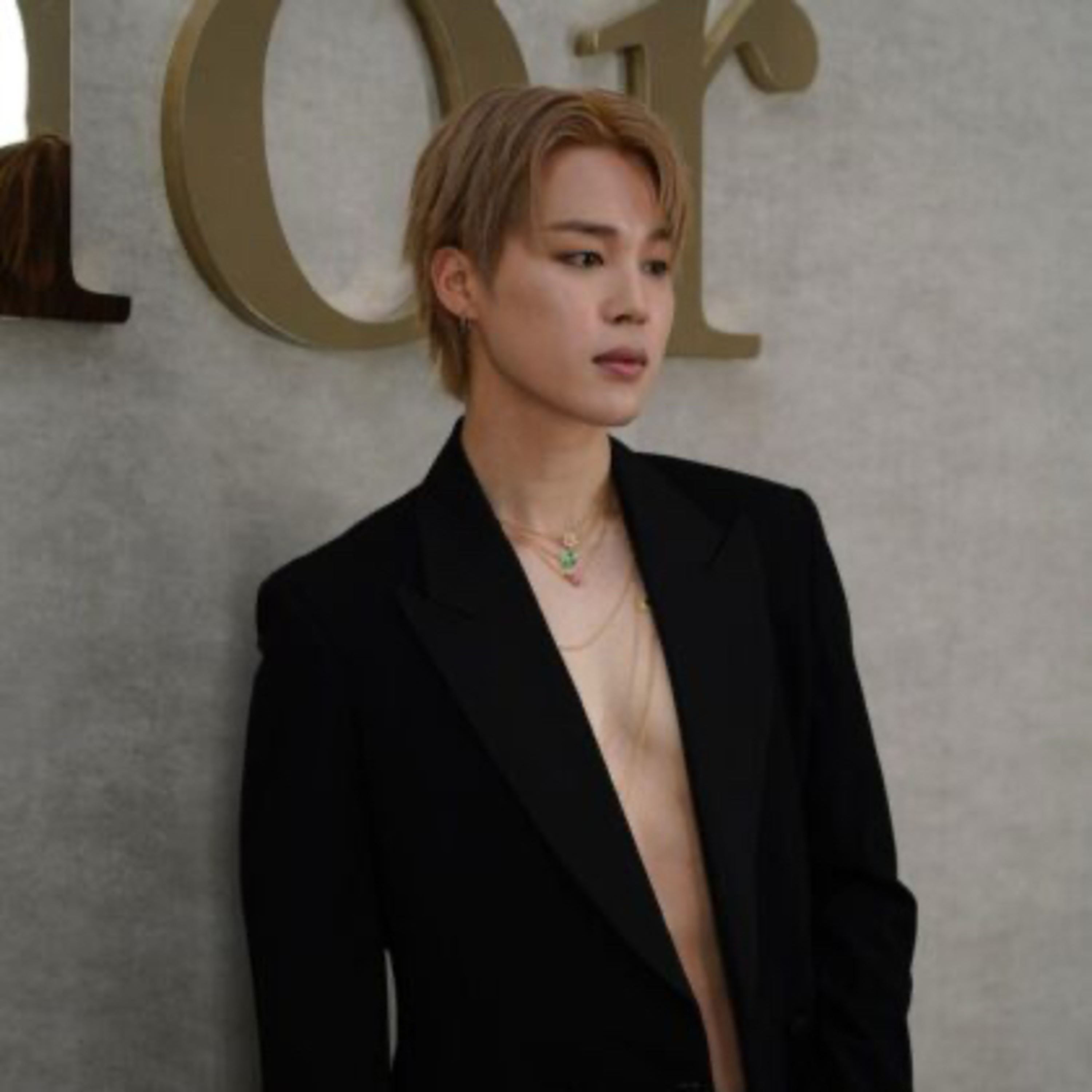 BTS’s Jimin Shocks With Jaw-Dropping “Shirtless” Fashion Week Outfit episode artwork