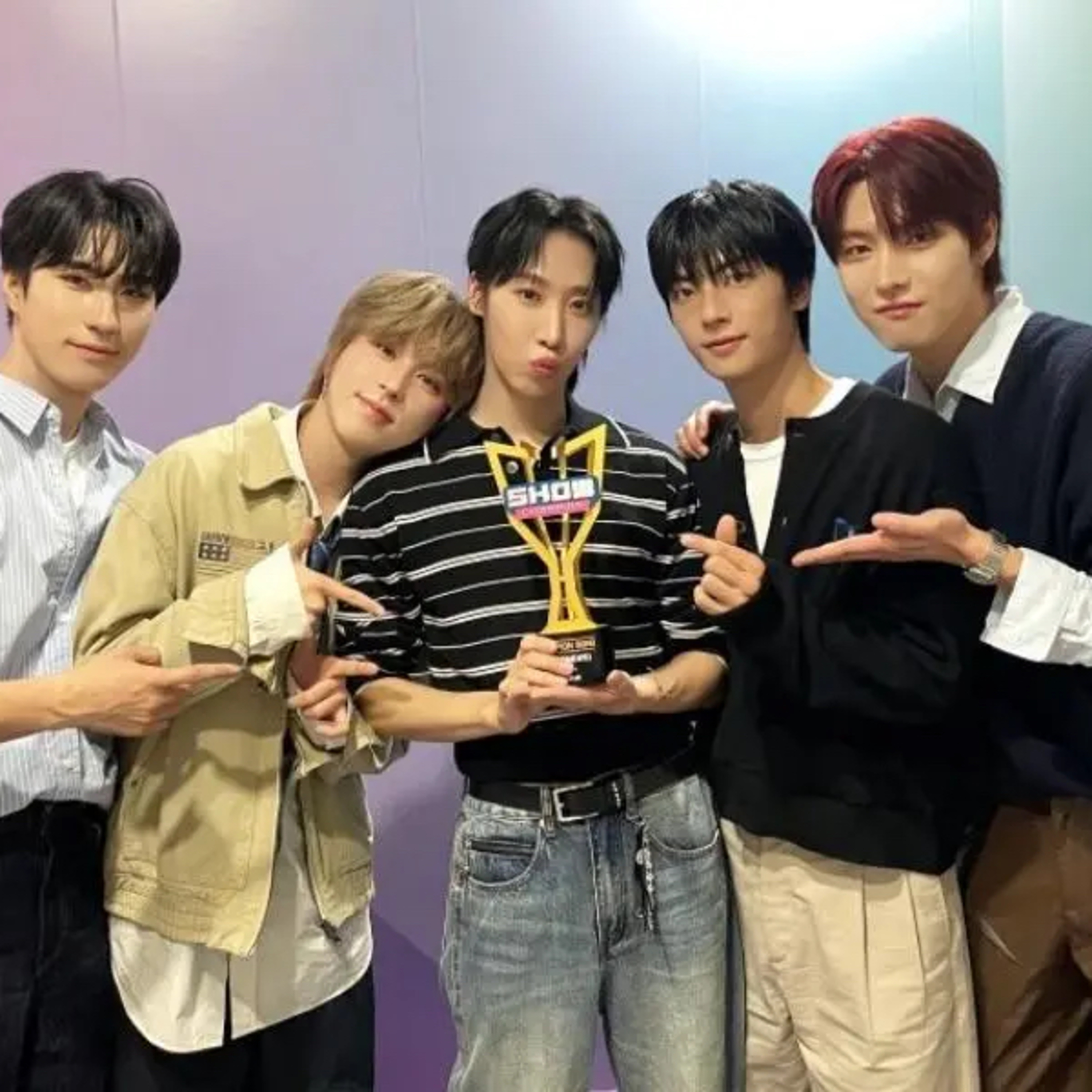 ONEWE Takes 1st-Ever Win On "Show Champion" With "MAZE"; episode artwork