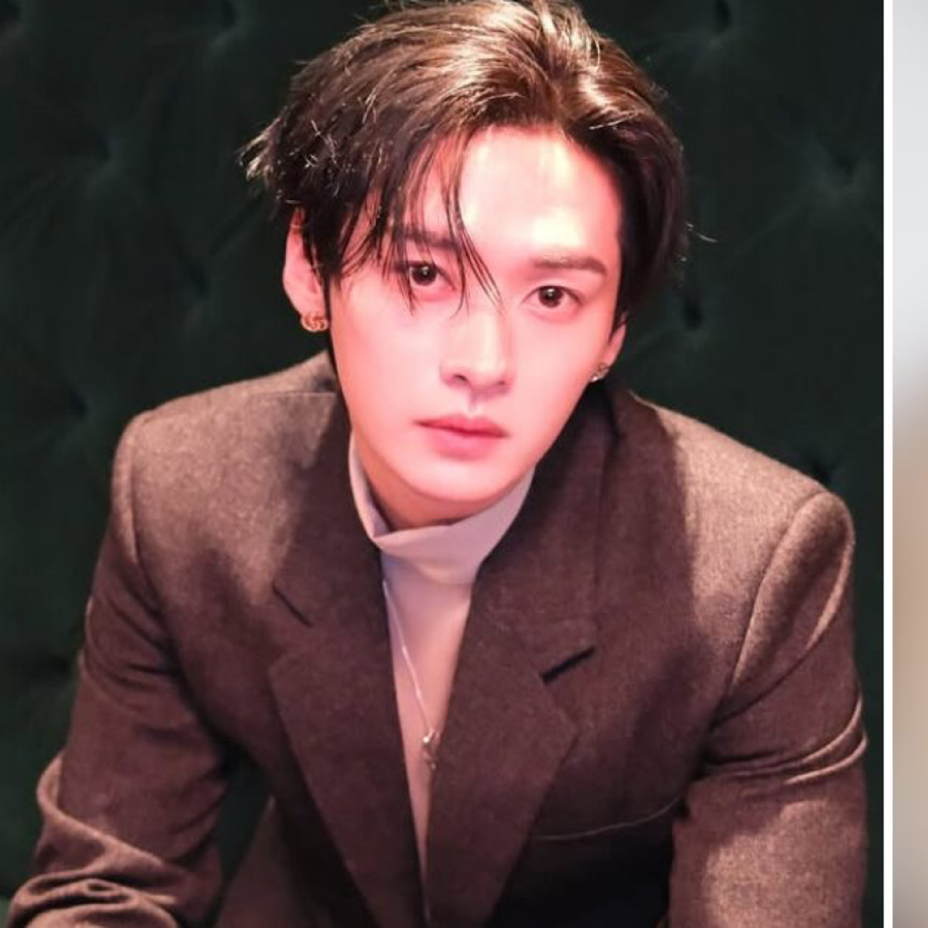 Stray Kids’ Lee Know Triggers Major Concerns After Revealing Phone Wallpaper episode artwork
