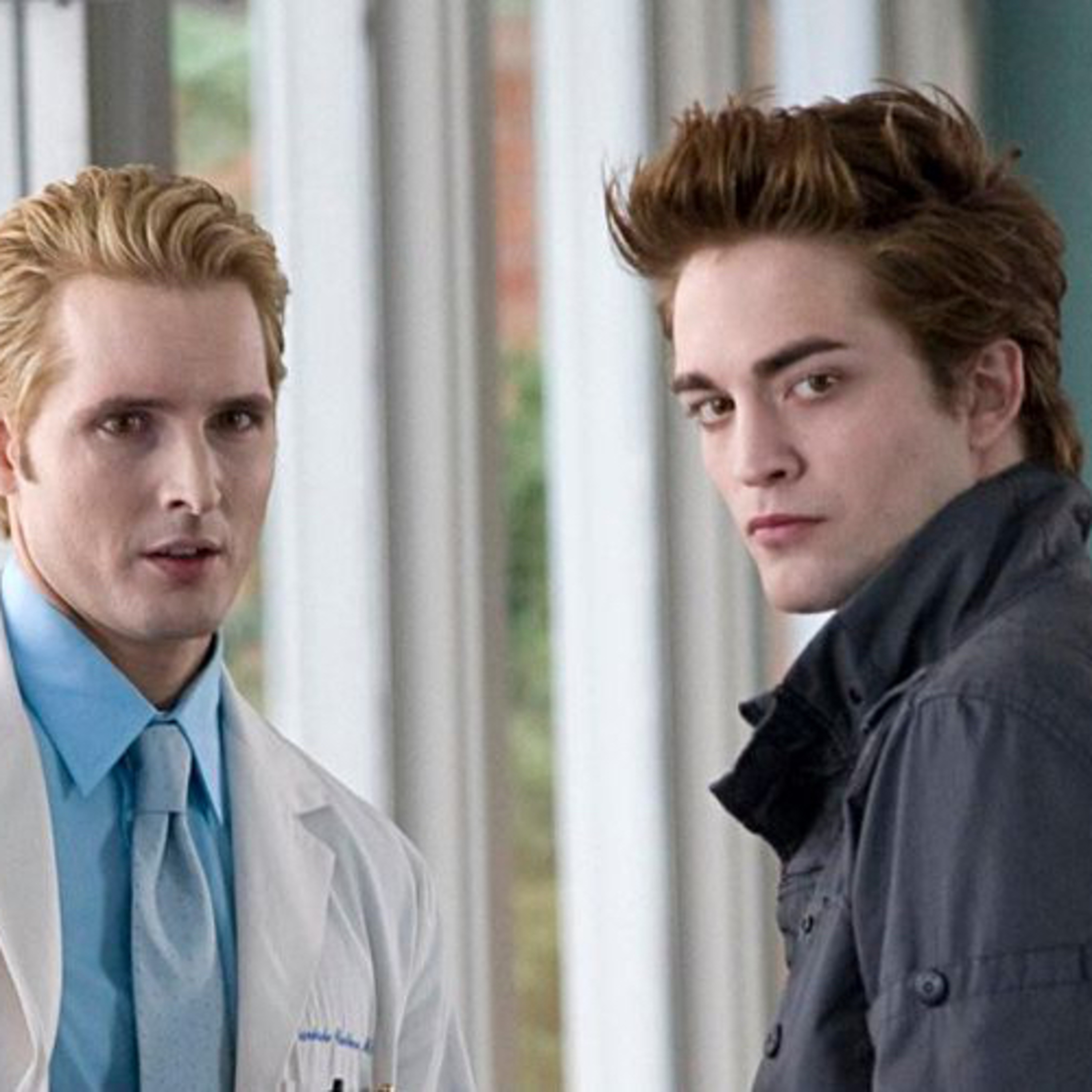 Twilight actor Peter Facinelli revealed what he whispered Robert Pattinson ear bite scene twilight