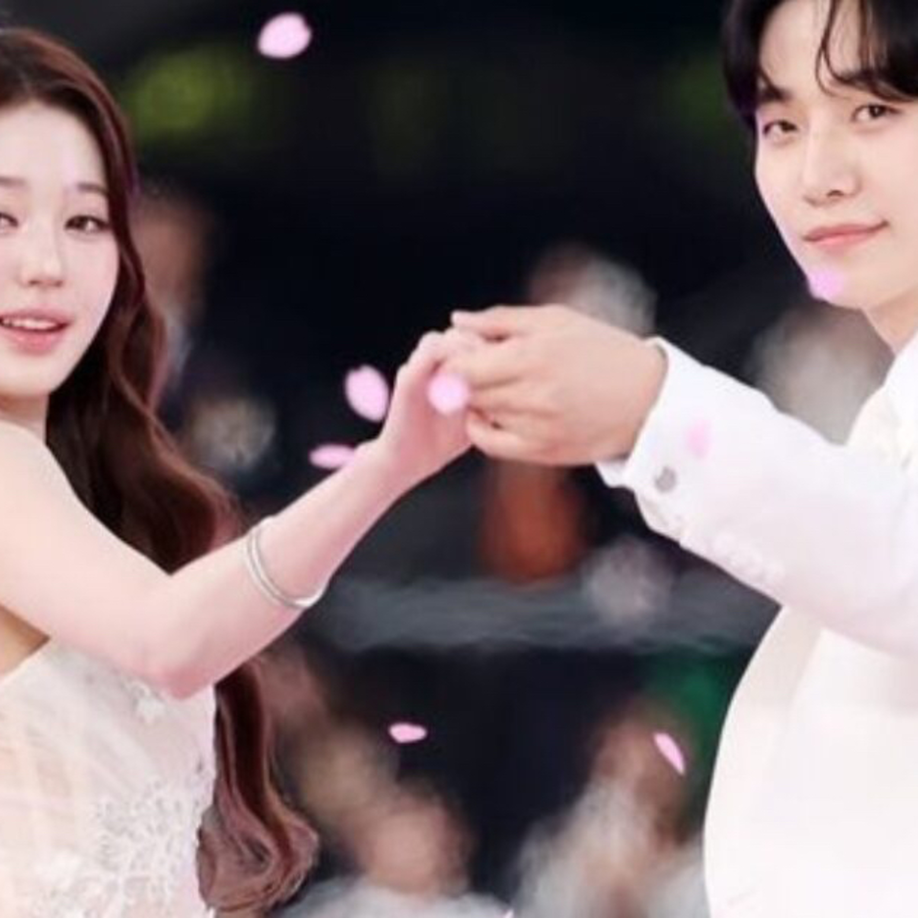 2PM Junho Gains Attention For Gentlemanly Behavior towards IVE Wonyoung