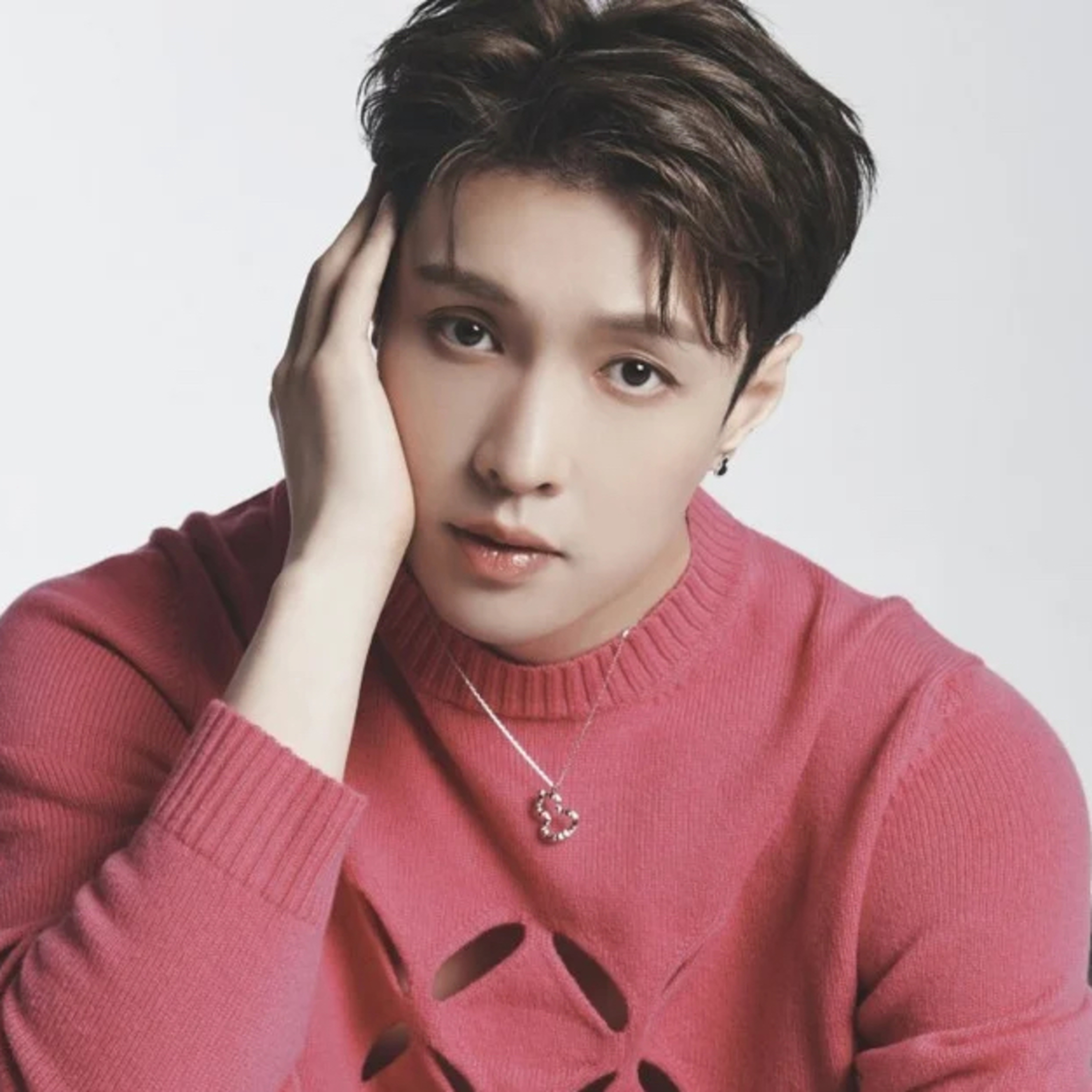 EXO's Lay apologizes for missing fan meeting, cites important official schedule in China