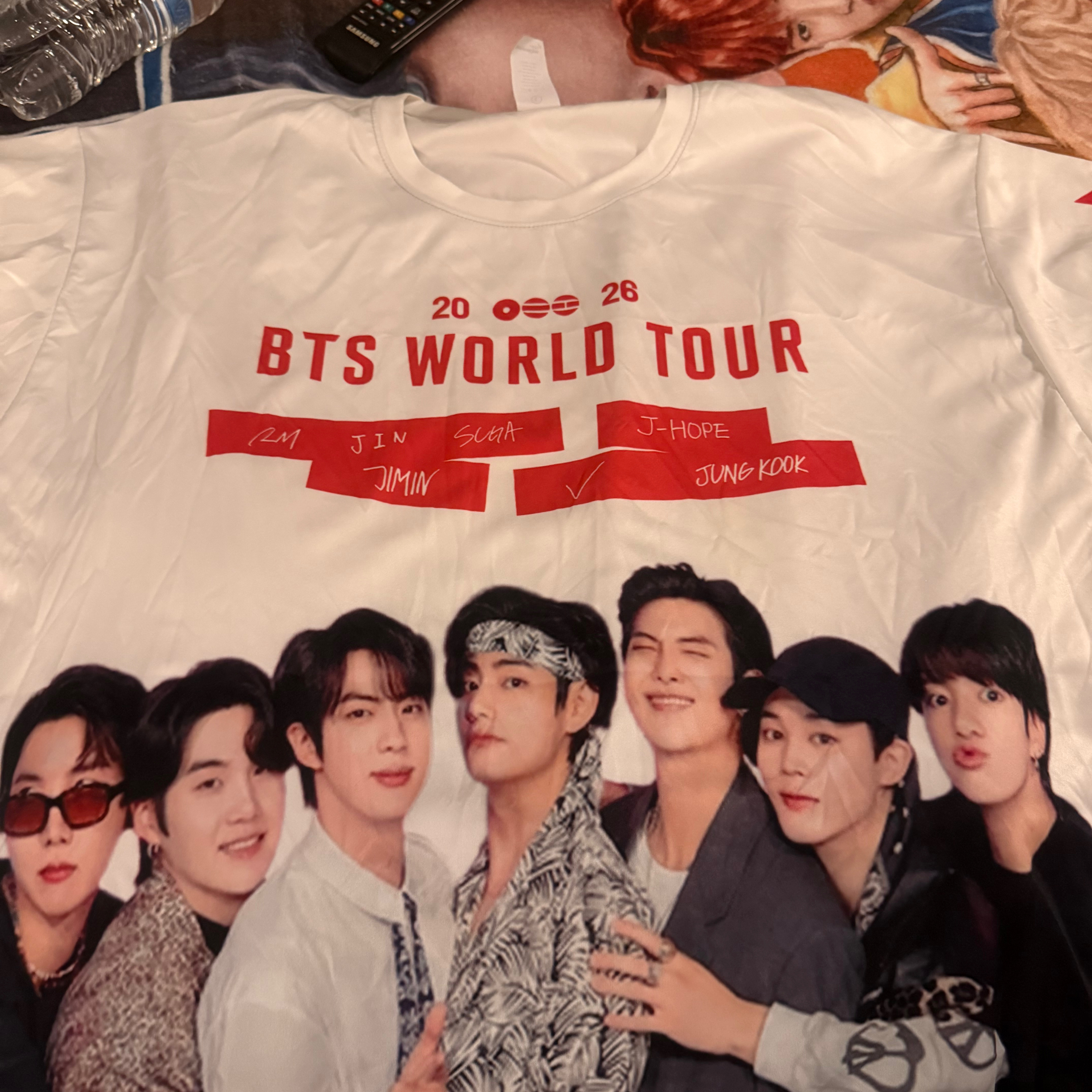 I had finally got my two bts new t-shirts already from Esty app