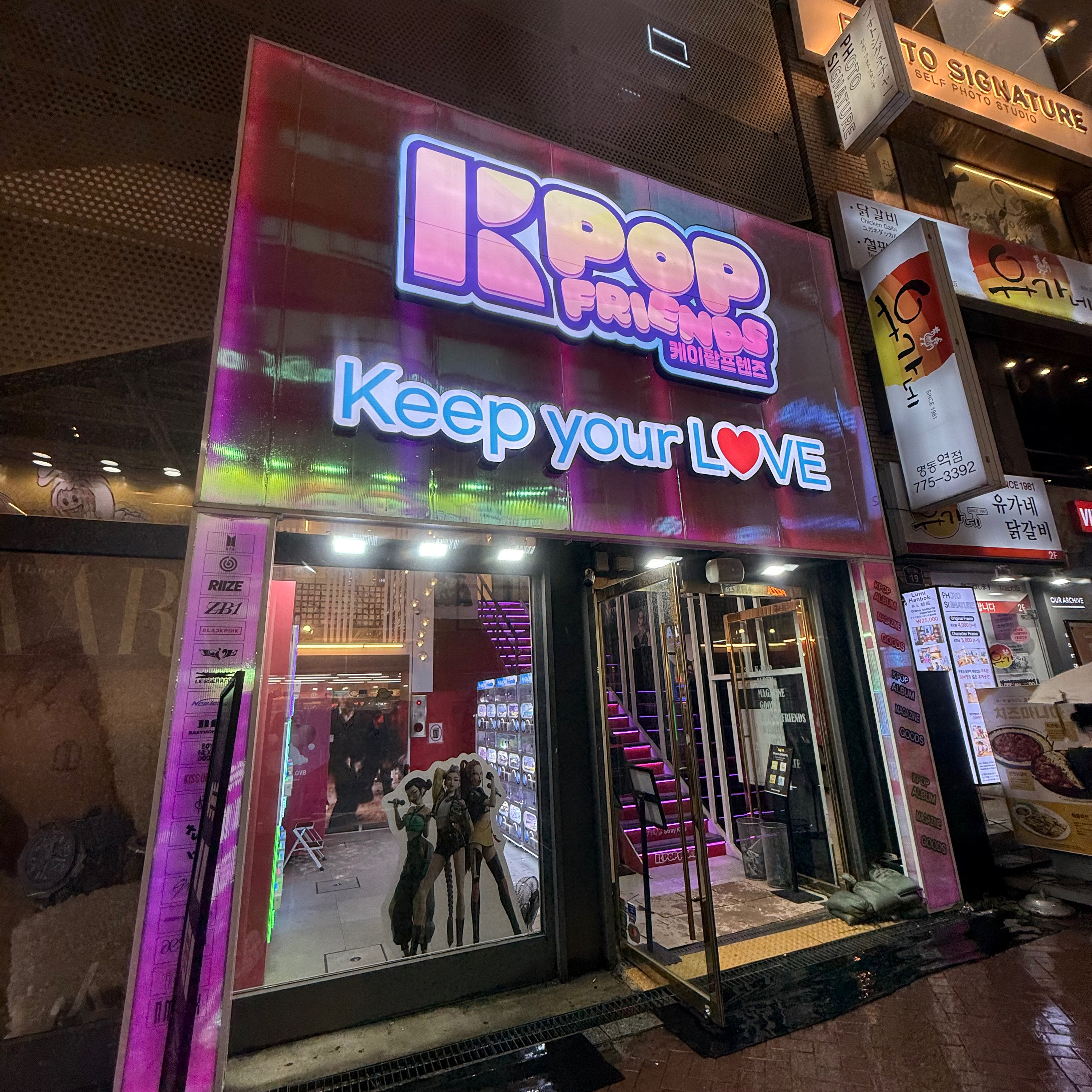 I went to new kpop store of Kpop Friends store here in Korea today