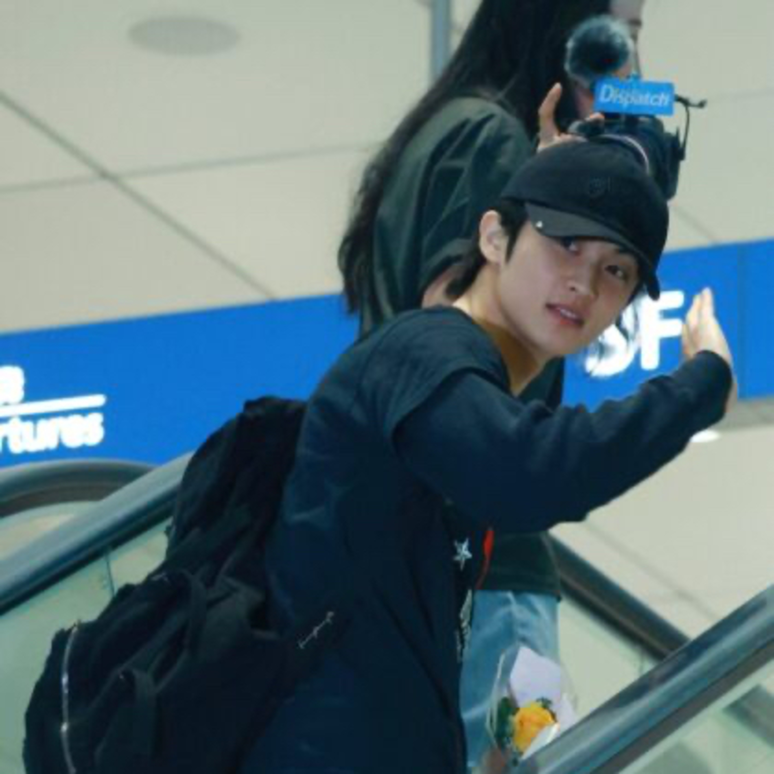 Mark Lee Returns To Korea, Shocks With Changed Personality episode artwork