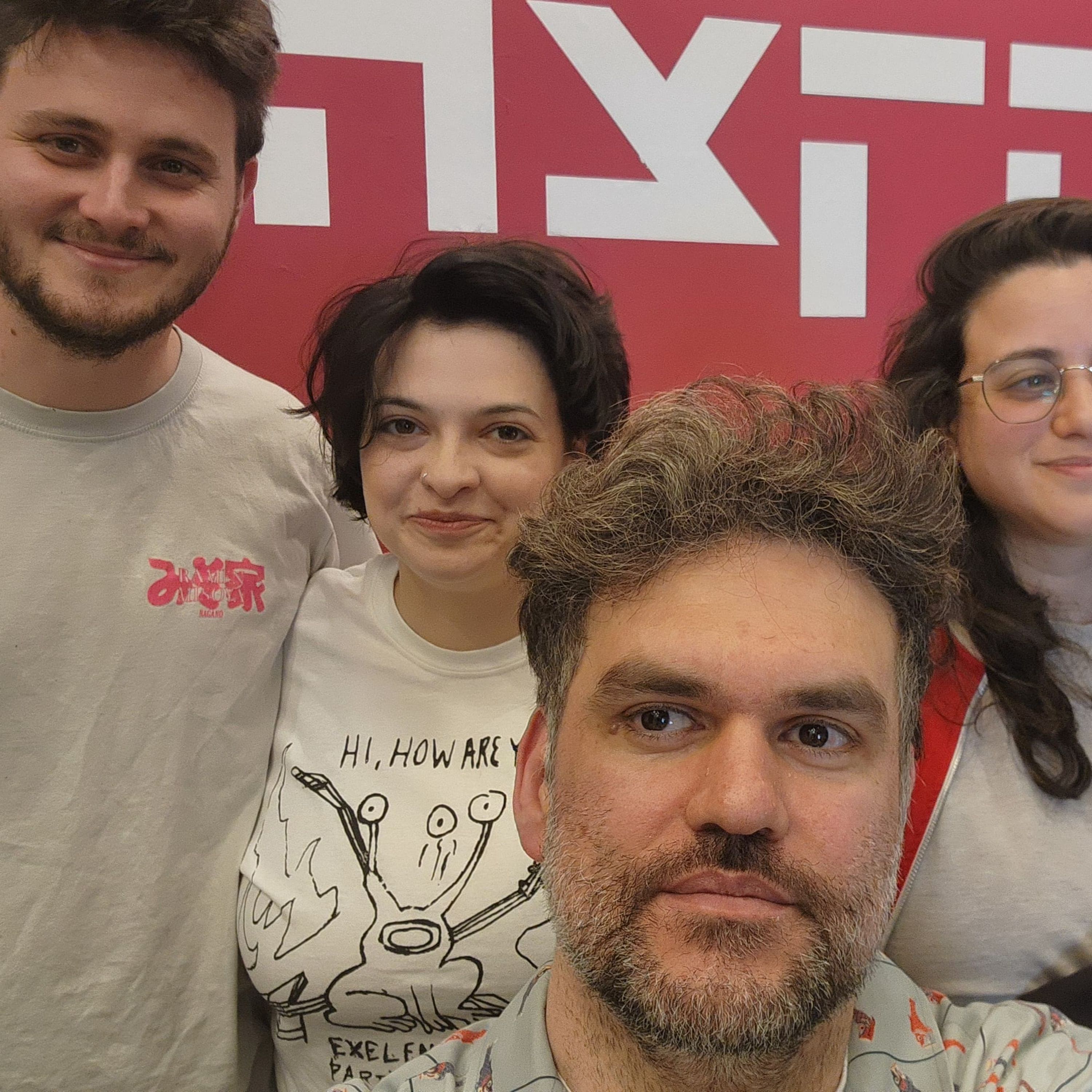 על חורבן יומיומי, שירי אופל ואהבה לעברית | שיחה עם חברי להקת לייקה episode artwork