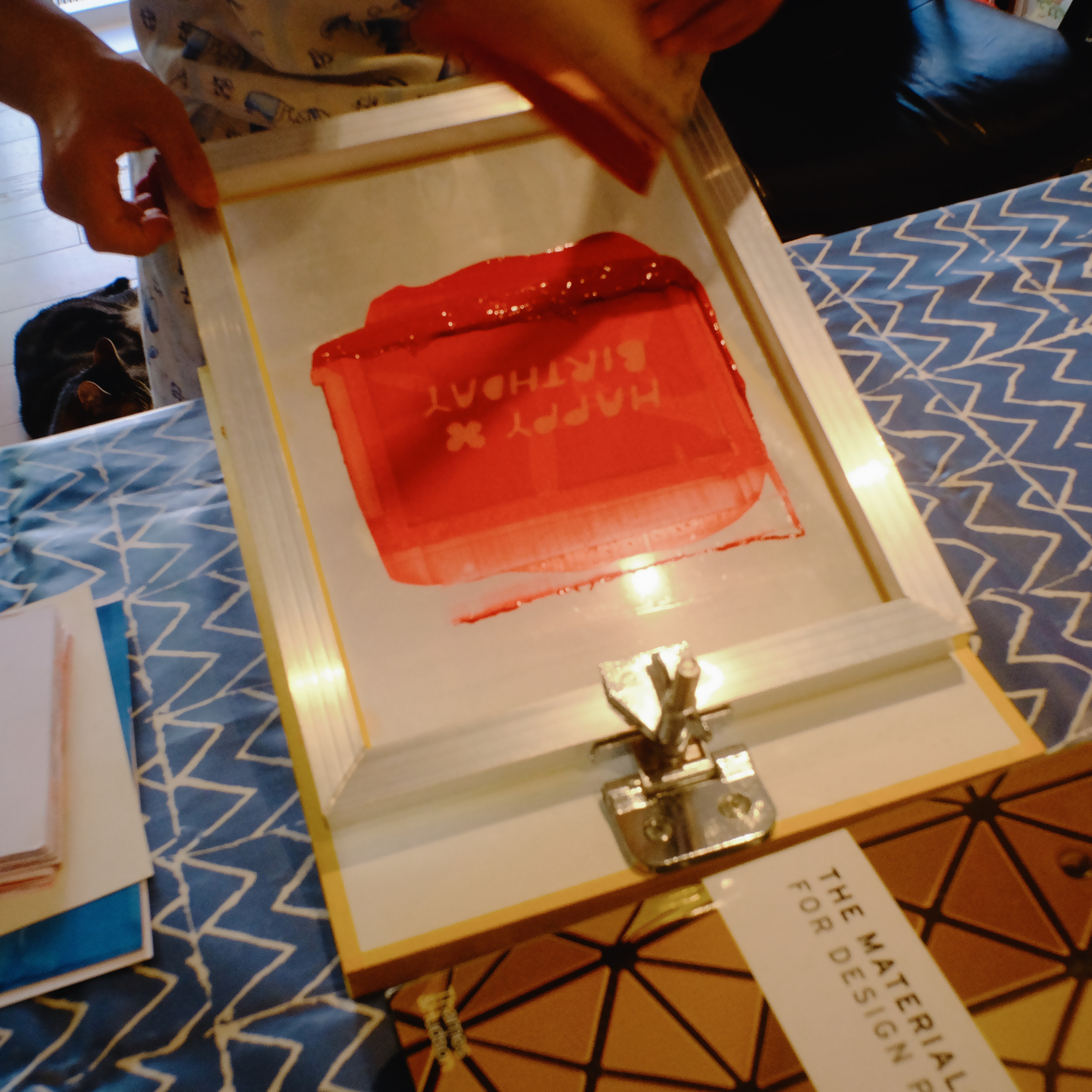 cover of episode 贰·丝网印刷｜在确定中发现偶然所创造的惊喜，是平推后的红色墨印