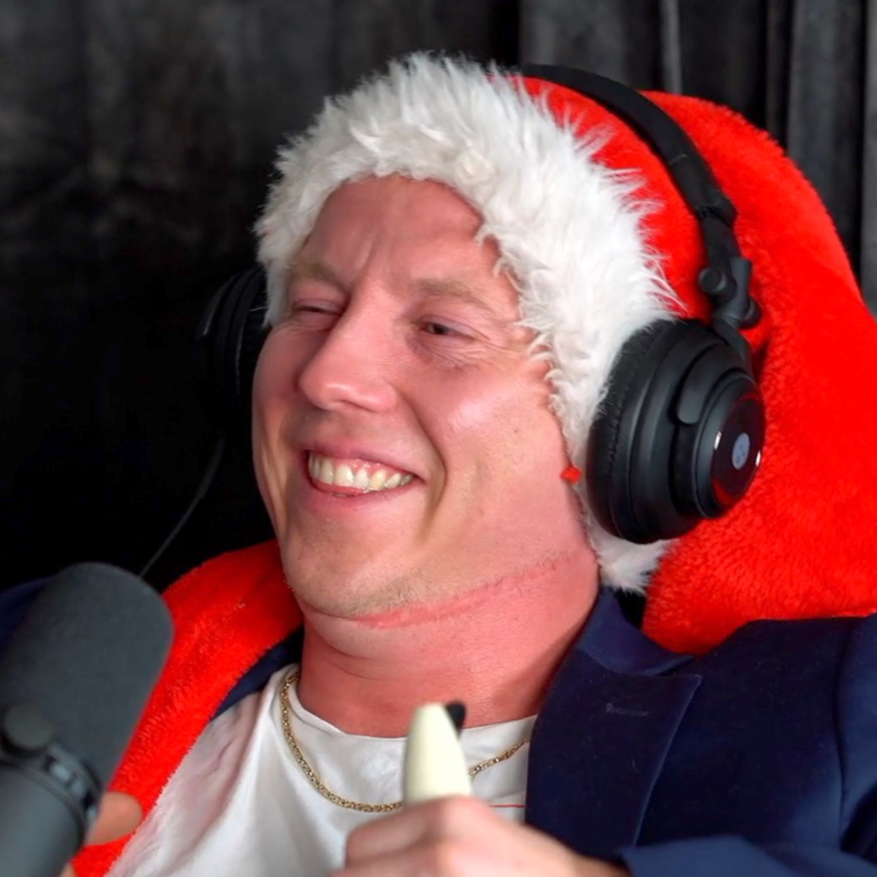 Rødt Kort E17 - Julespesial - Topp 5 Julesanger - Julesang-konkurranse - Beste Julematen? episode artwork