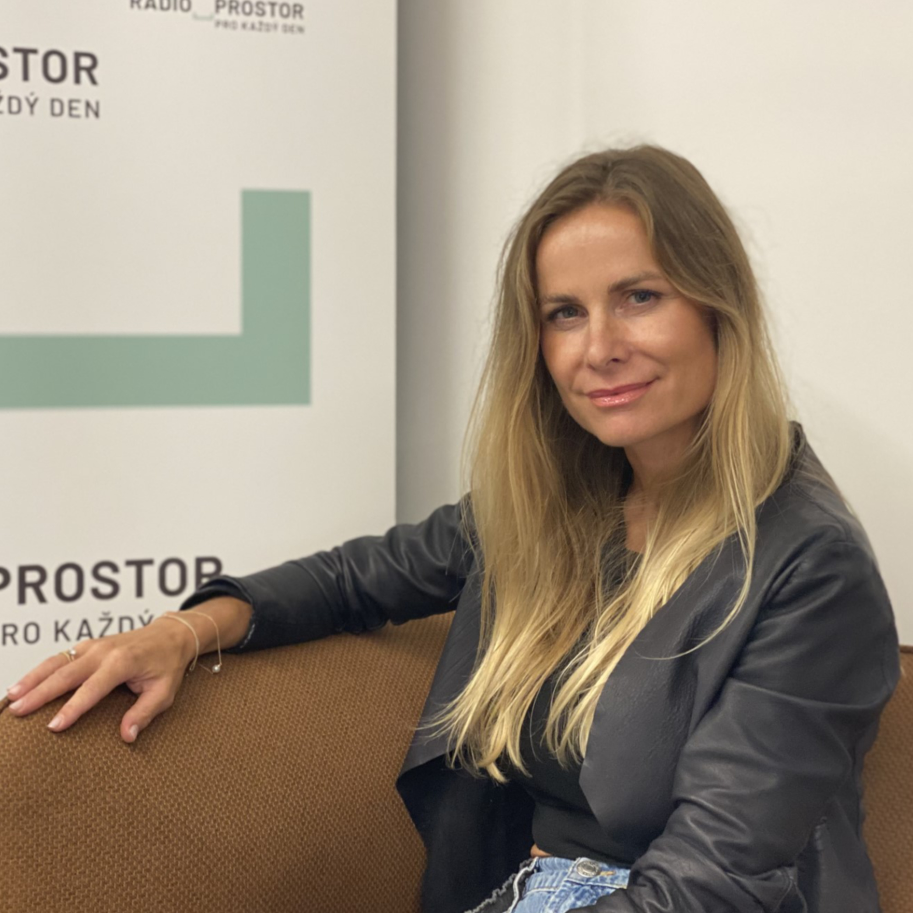 Zuzana Steigerwaldová: Nezapomínejme na opravdový svět a živou komunikaci. Sledujme jen ty, co nás mohou svými příspěvky inspirovat episode artwork
