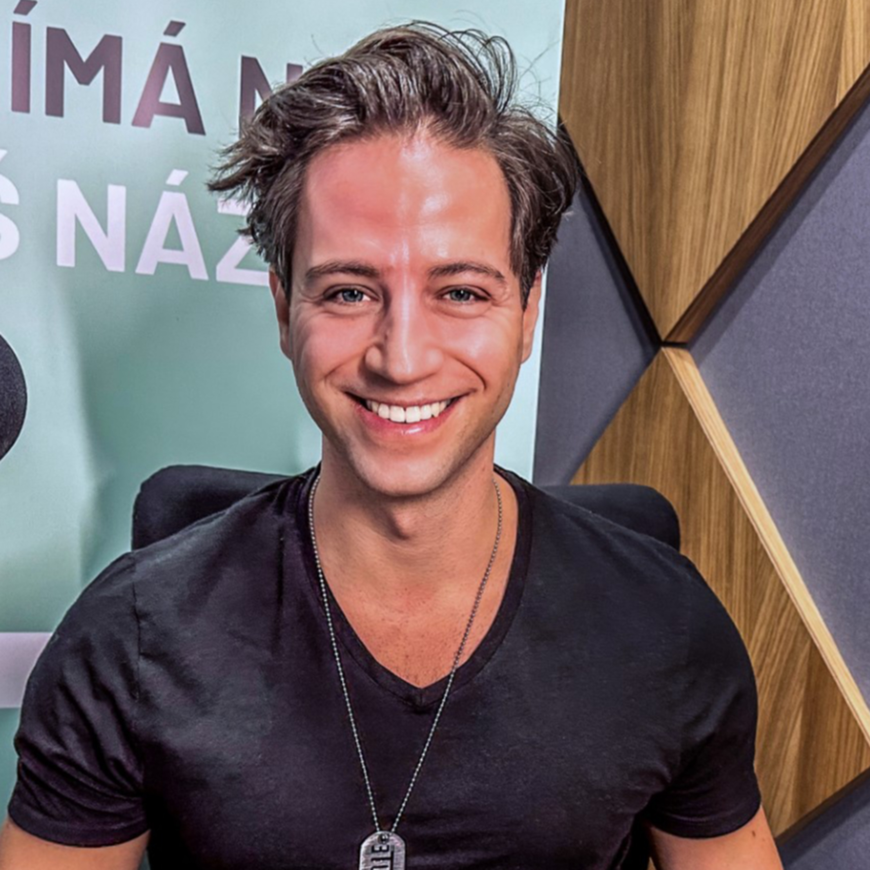 Milan Peroutka: Hudba je moje terapie, moje útočiště a domov. Skrze ní vyjadřuju, co cítím a prožívám episode artwork