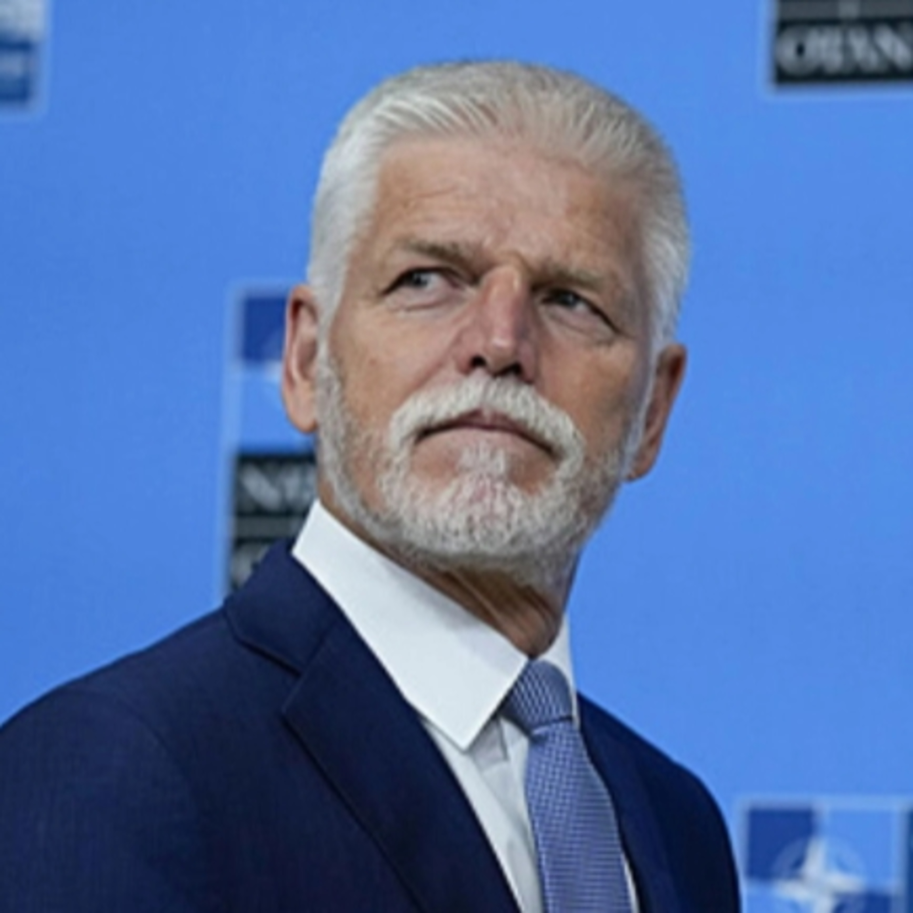 Pavel na summitu NATO jako prezident, ale ne šéf delegace. Jak si s tím poradí protokol? episode artwork