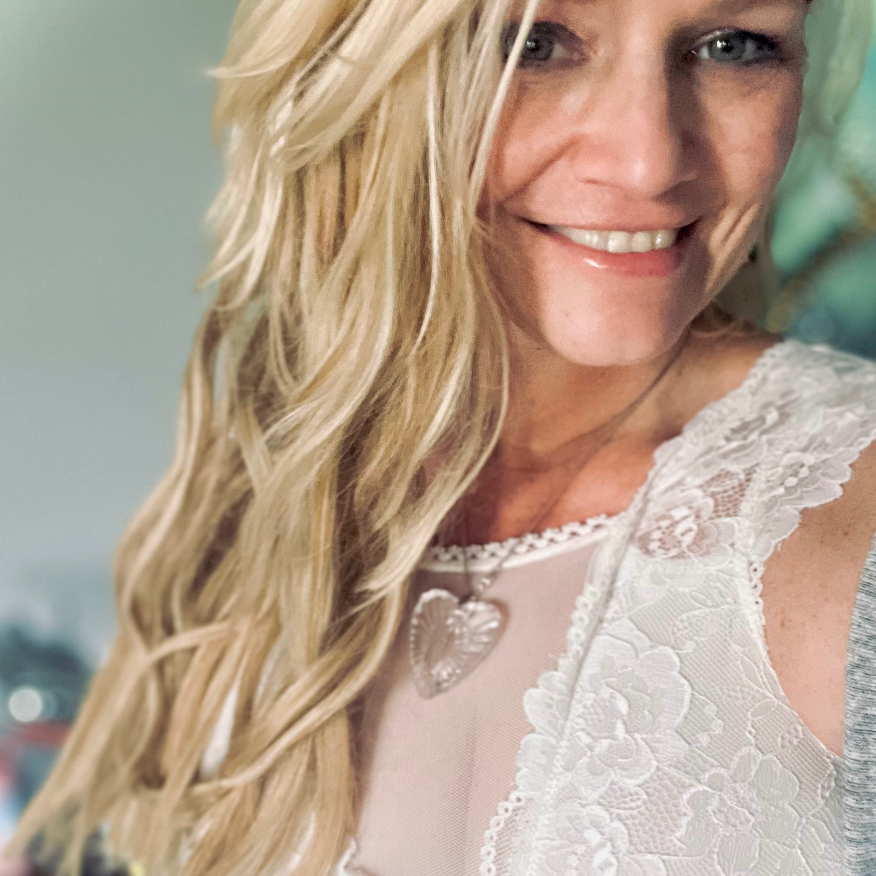 THE VAGINAZ - Raw Sex Talk, Boss Moves, and Zero Shame - Debbie Diaz Runs The Mic
