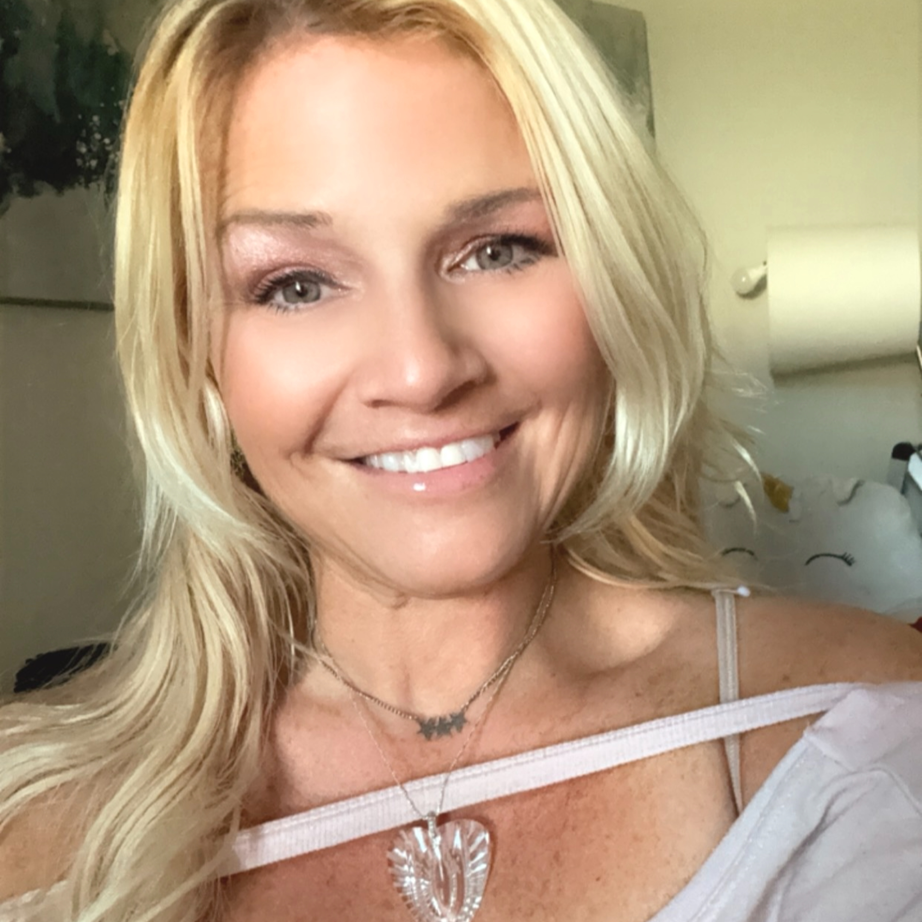 THE VAGINAZ - Raw Sex Talk, Boss Moves, and Zero Shame - Debbie Diaz Runs The Mic