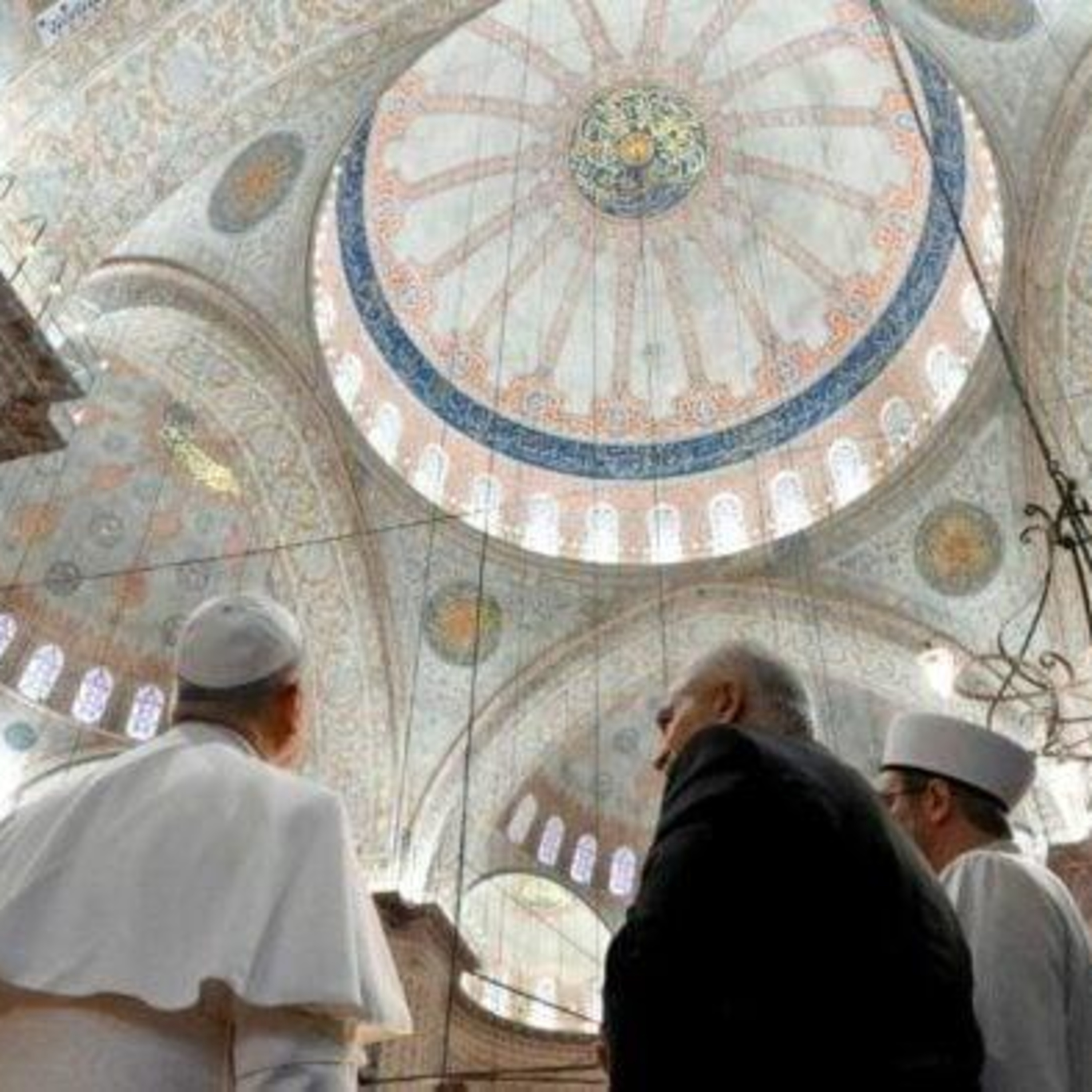 Perché attaccare il Papa proprio in Africa