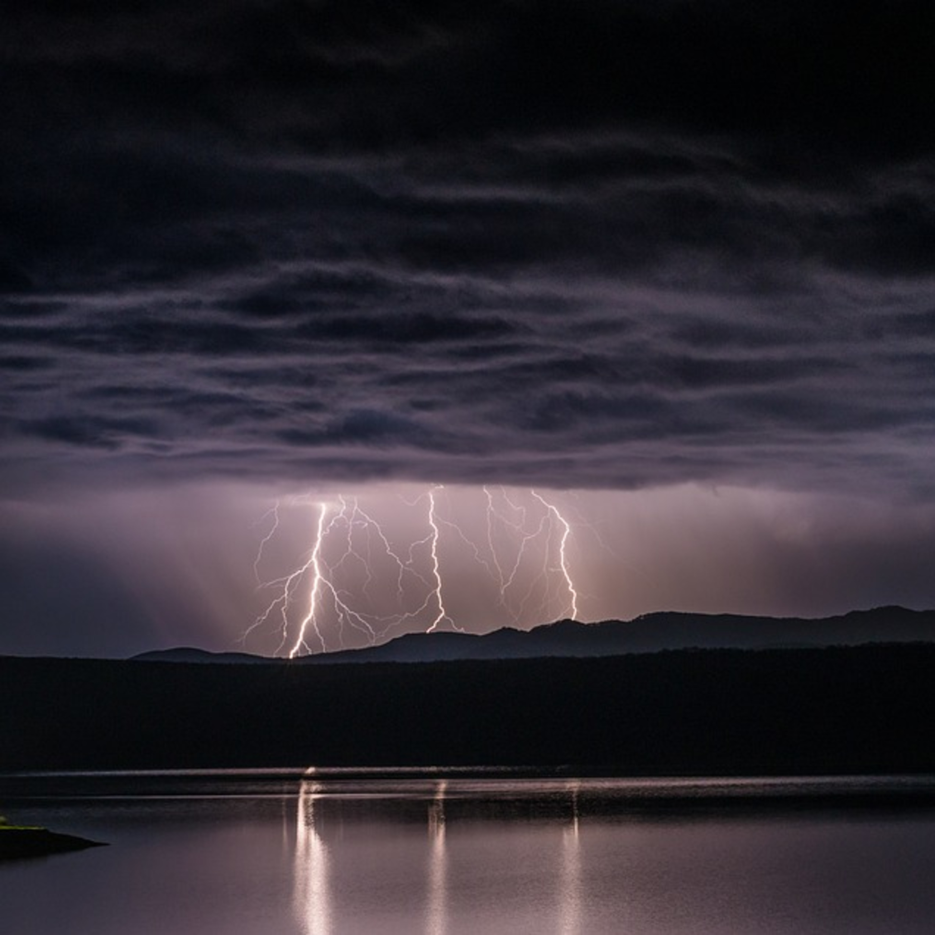 Orage puissant et tonnerre