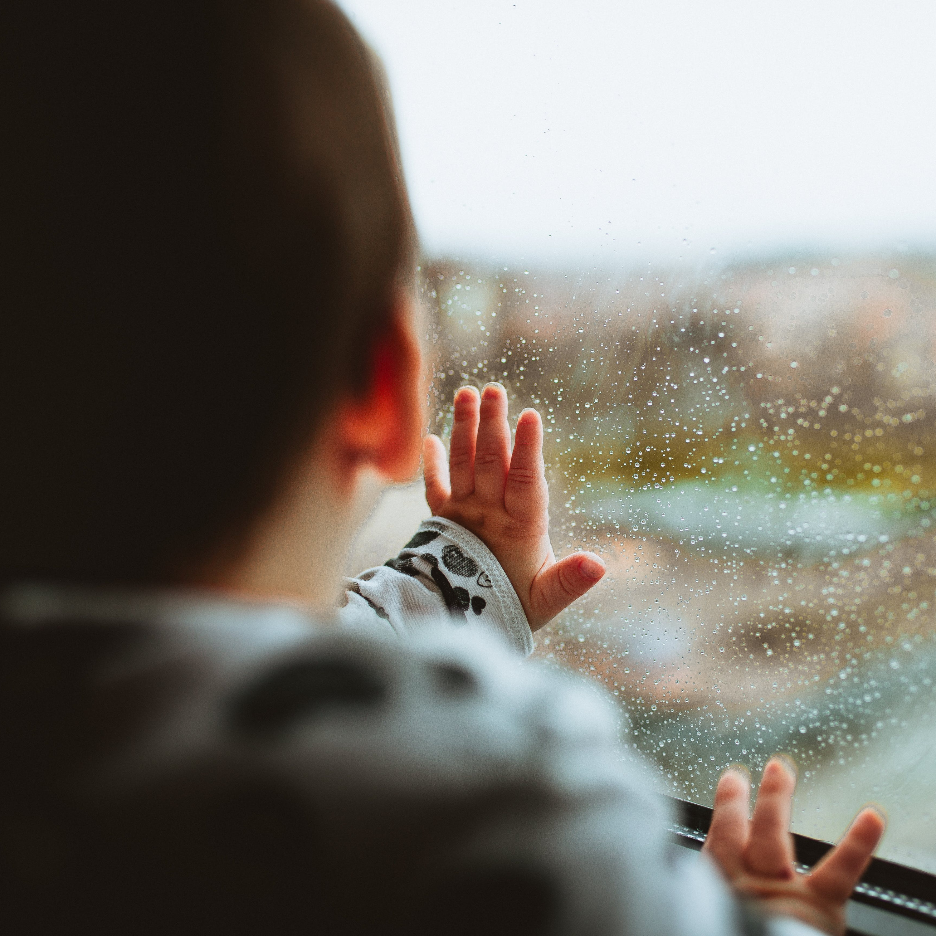 sommeil bébé: forte pluie en voiture 1h