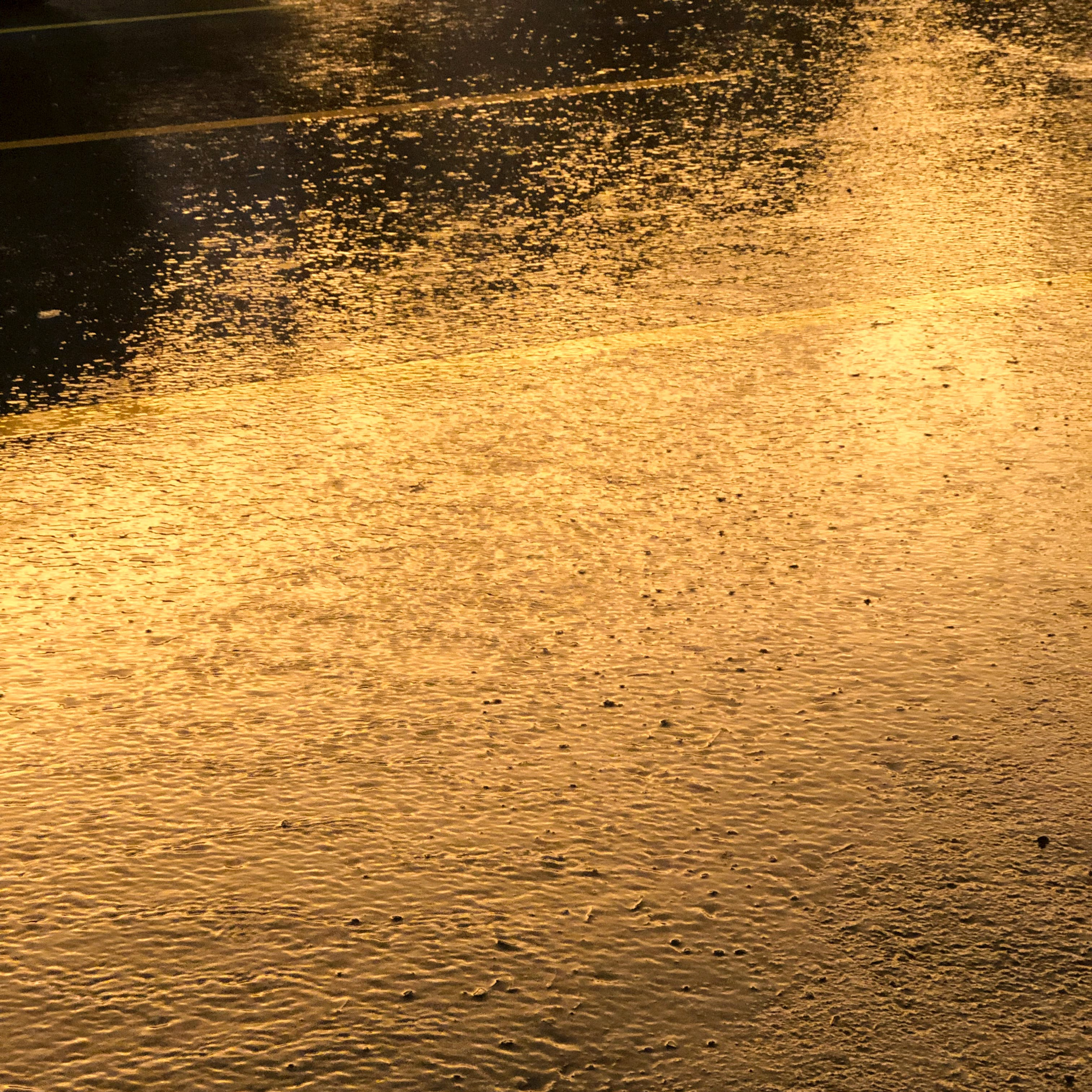 détente: petite pluie dans le village