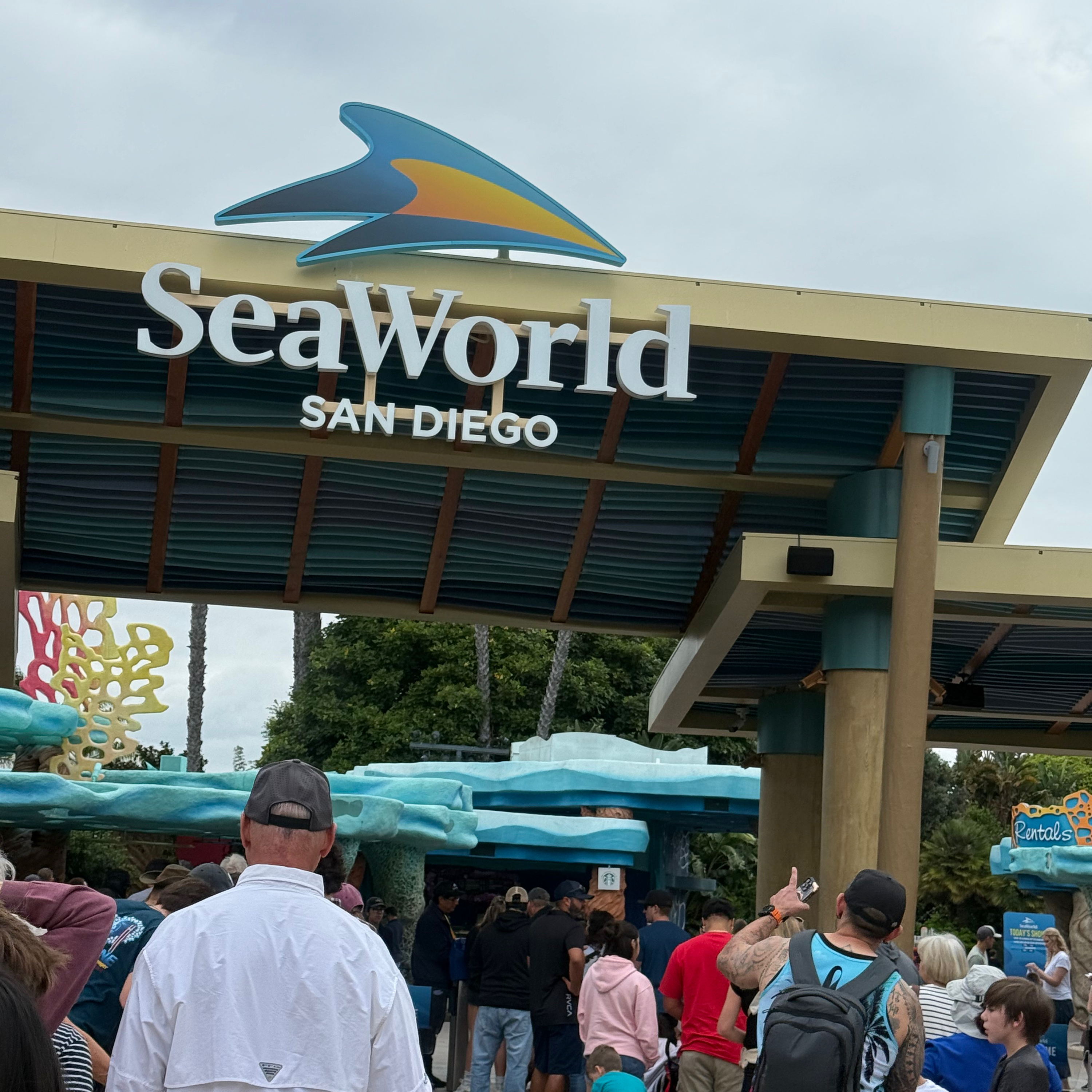 We went to Seaworld theme park San Diego today it was super epic and super fun