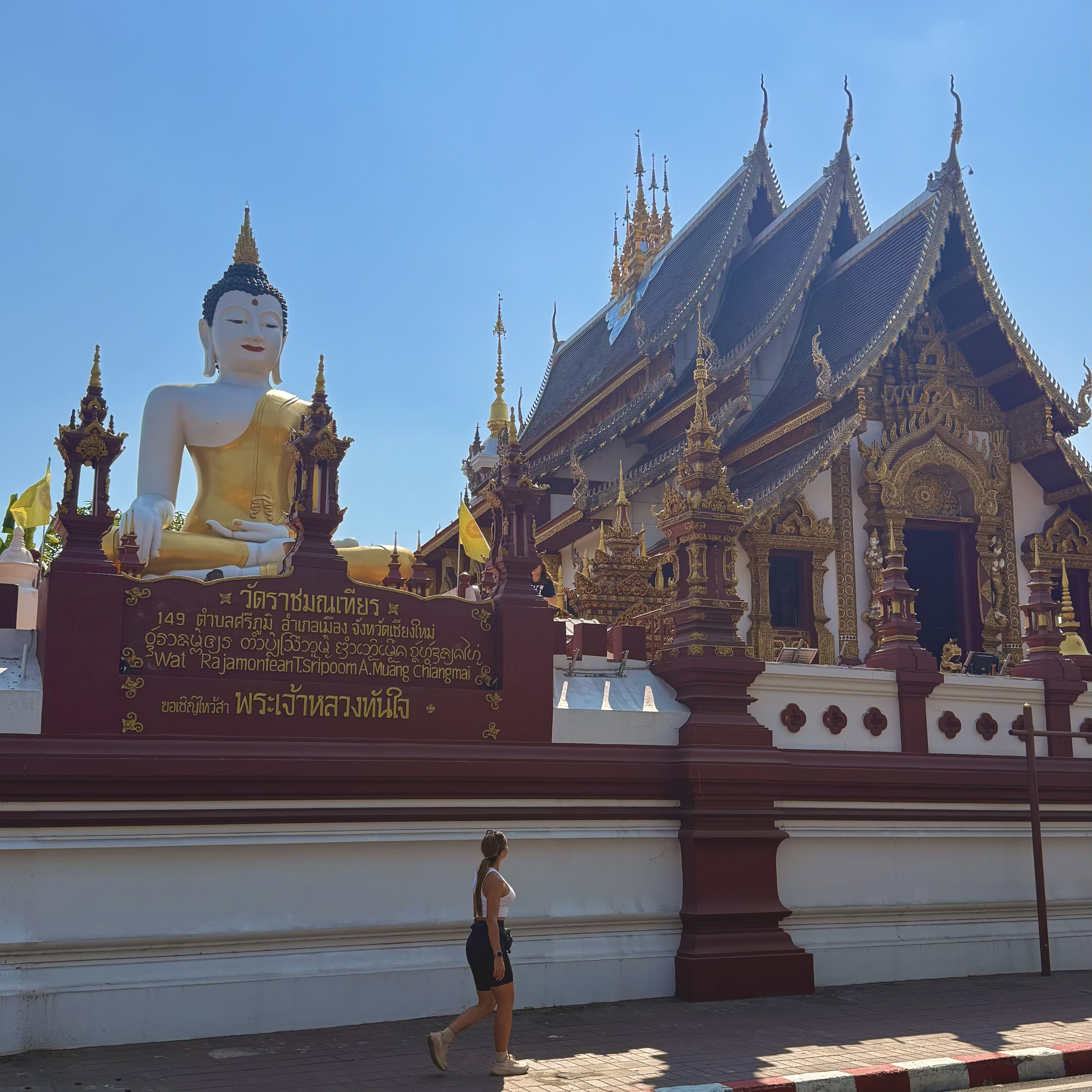 43. Tailandia invita a comer todo el día, y aun sí, cuidarte.