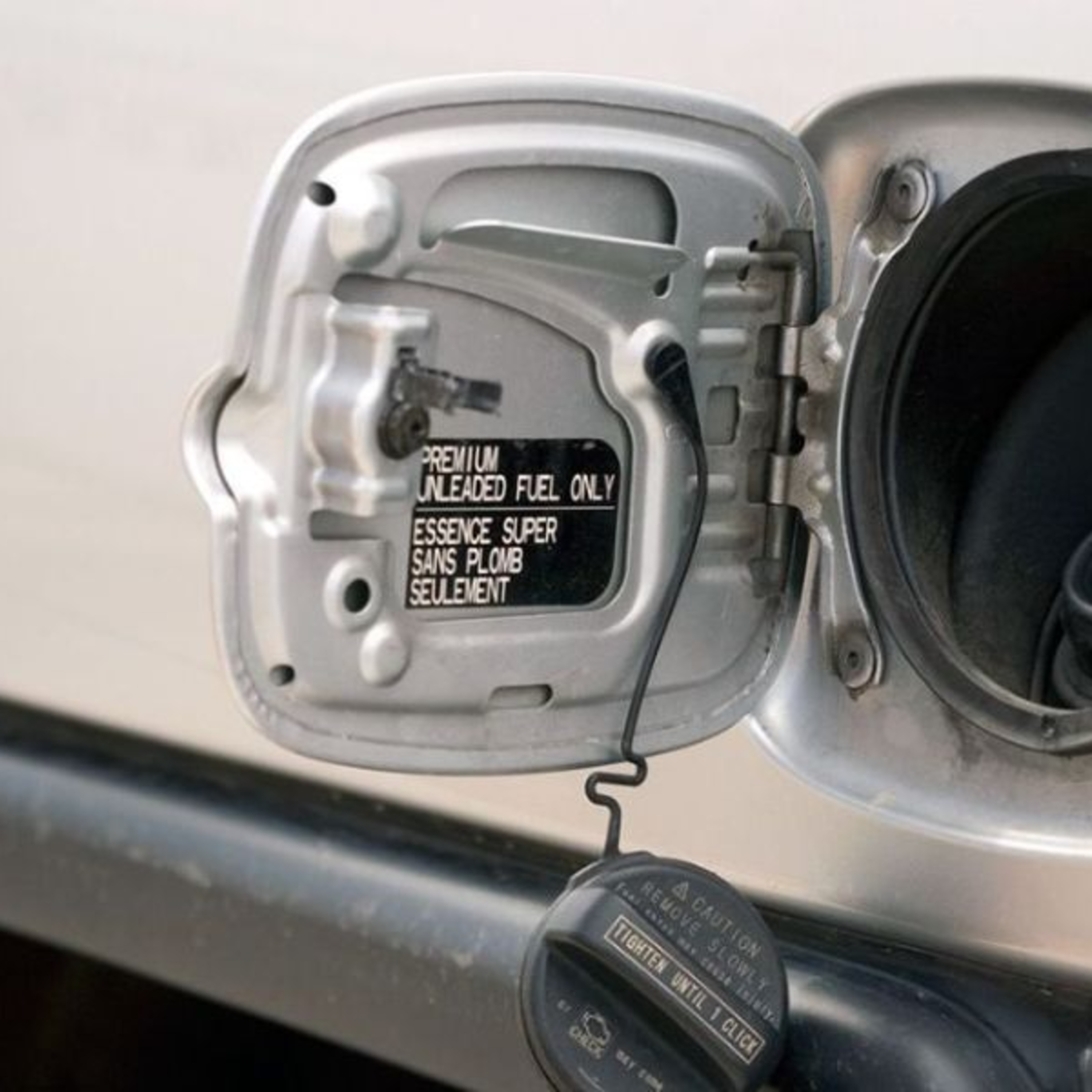 Mua ô tô chạy xăng hay dầu tốt hơn? nhận biết và so sánh