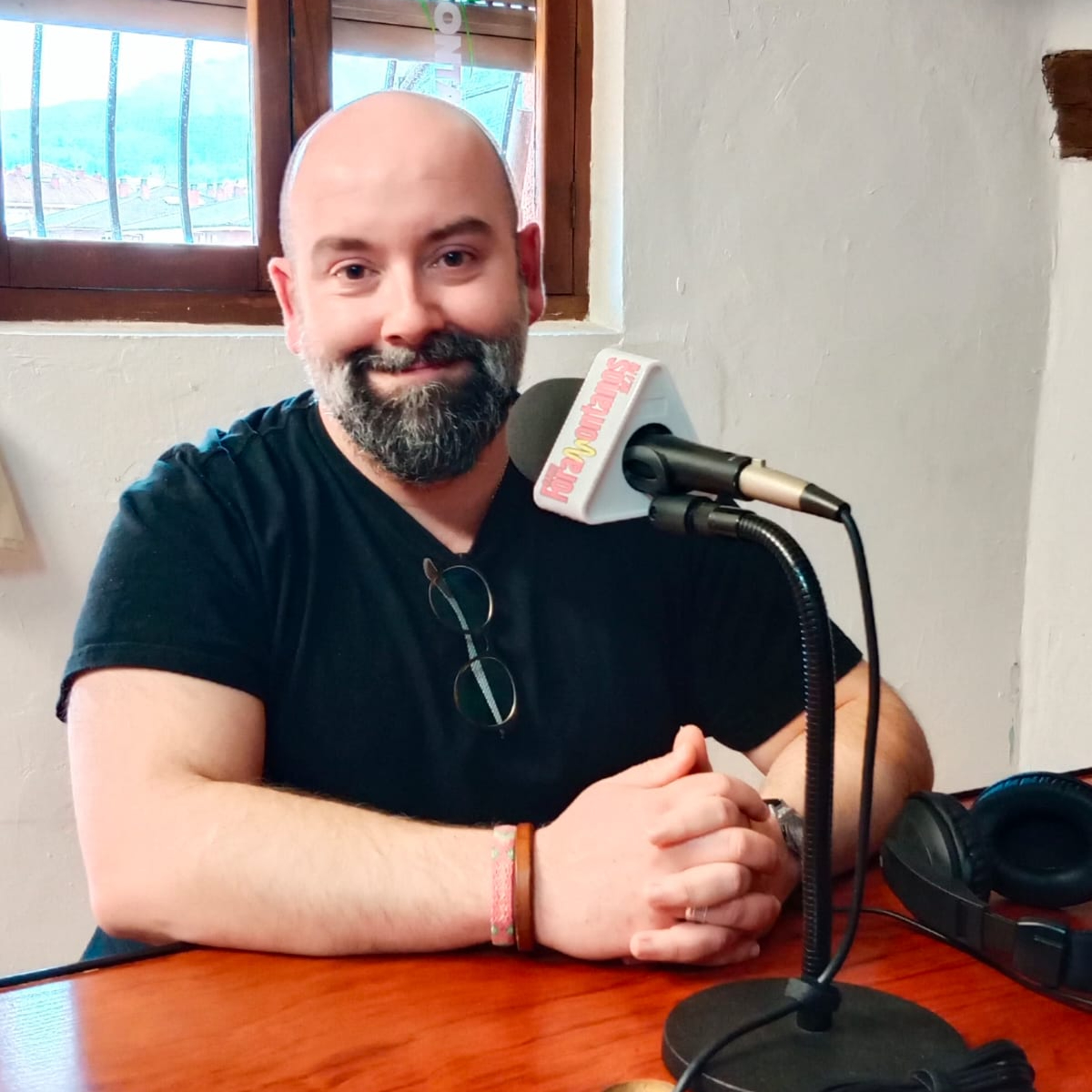 Entrevista con el periodista y escritor Rubén Díaz Caviedes episode artwork