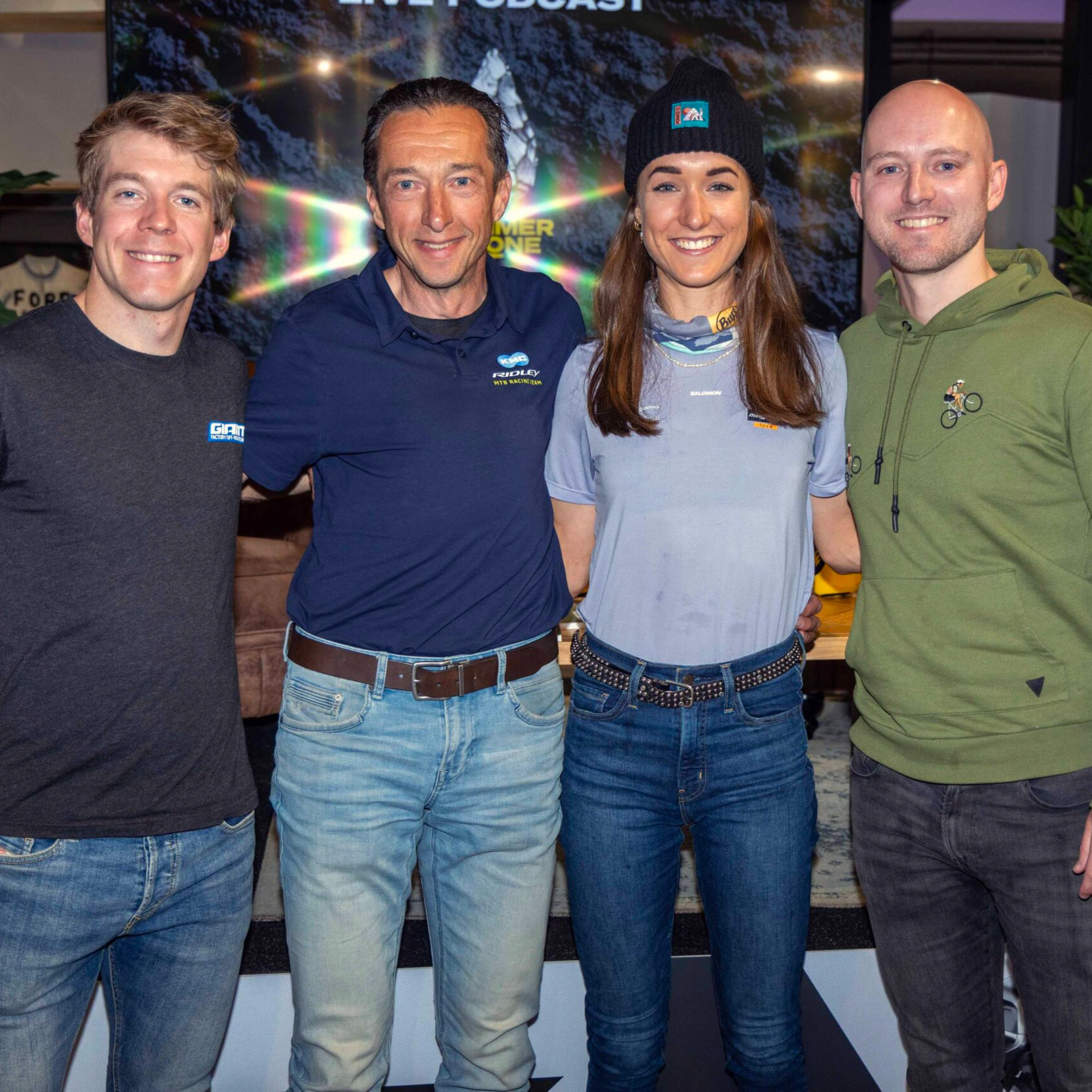 Live vanaf Hammerstone met Bart Brentjens, Rosa van Doorn & Jens Schuermans Live vanaf Hammerstone met Bart Brentjens, Rosa van Doorn & Jens Schuermans