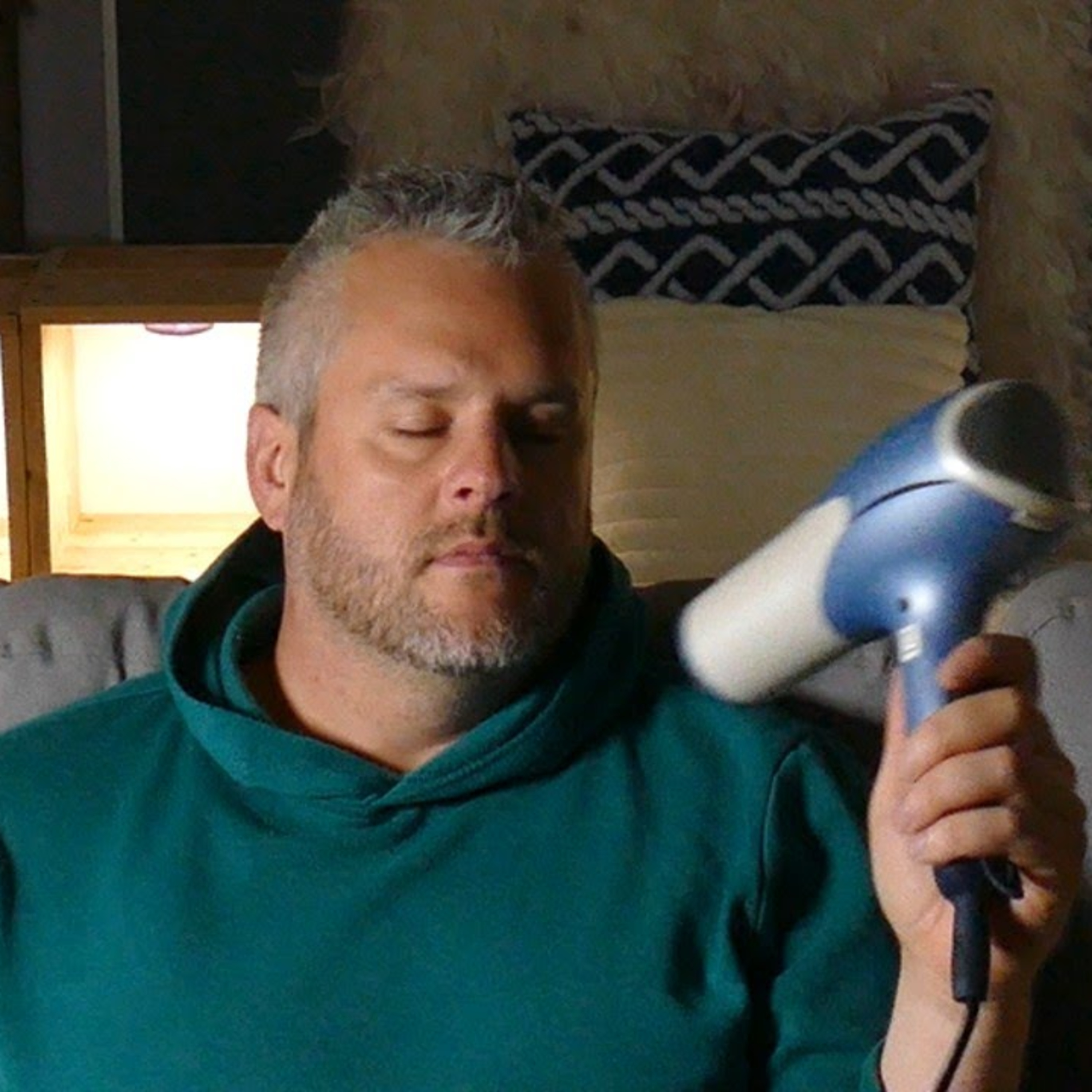#805, I will accompany you in your moment of relaxation with my HAIR DRYER video episode artwork