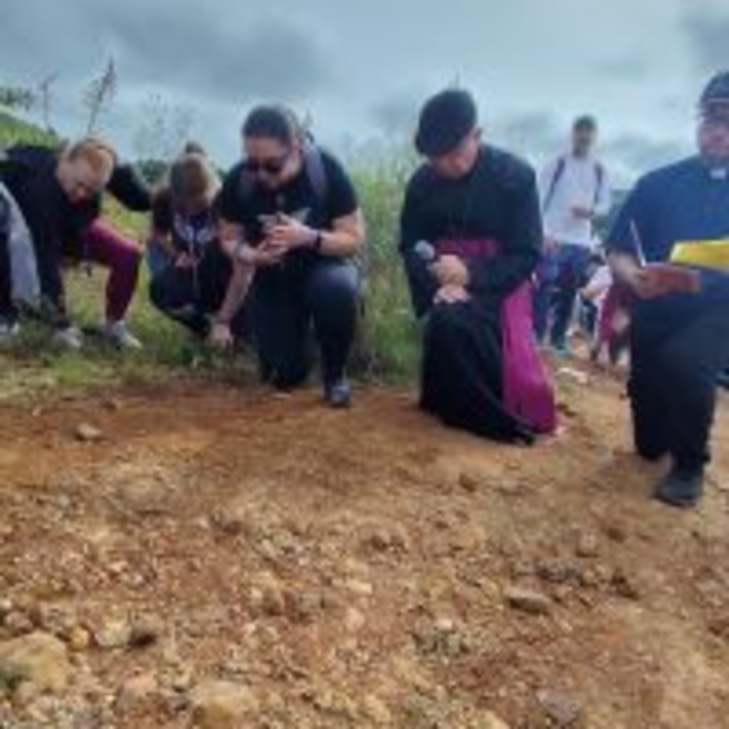 Via Sacra com Dom Amilton no Caminho de Belém