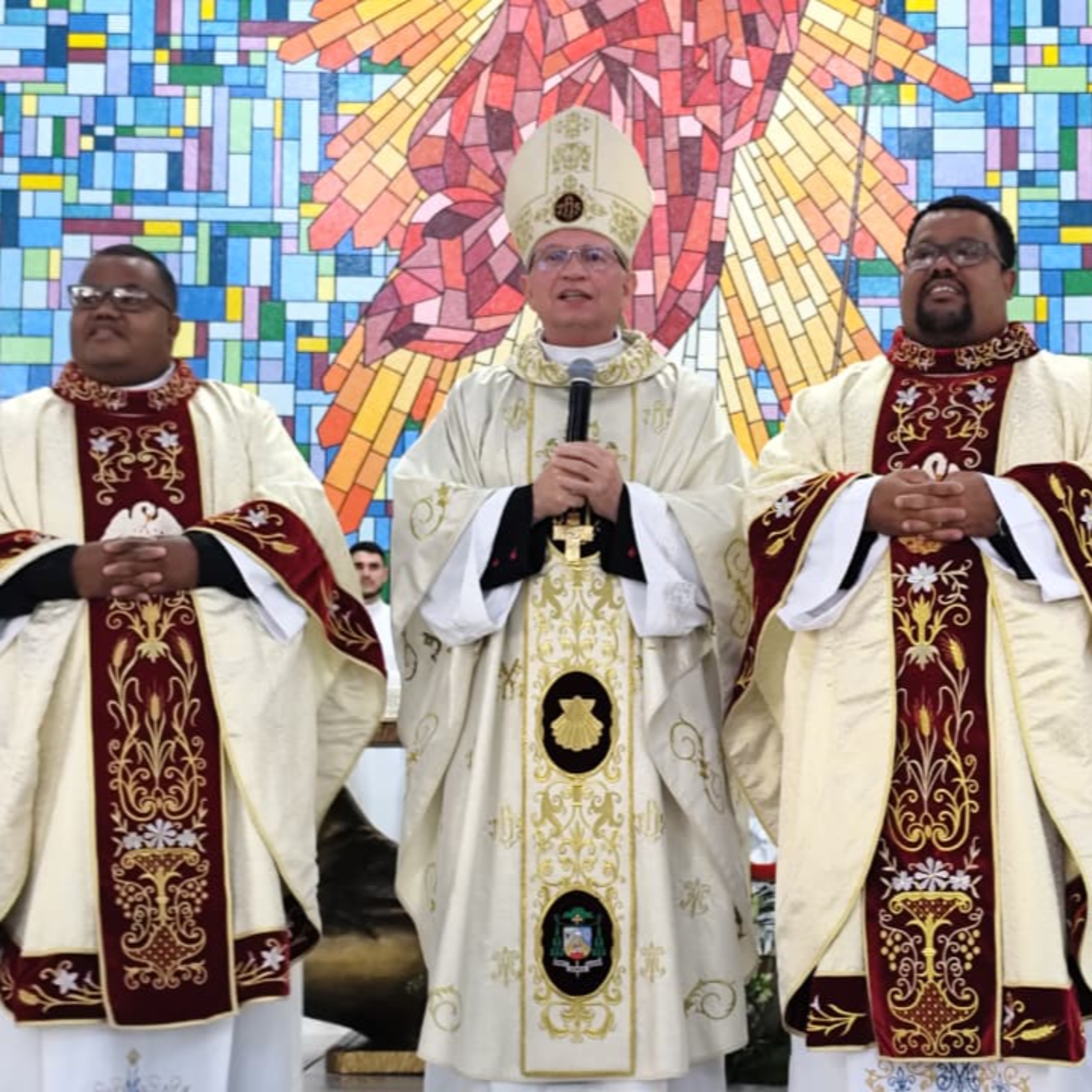 IRMÃOS SÃO ORDENADOS SACERDOTES EM GUARAPUAVA