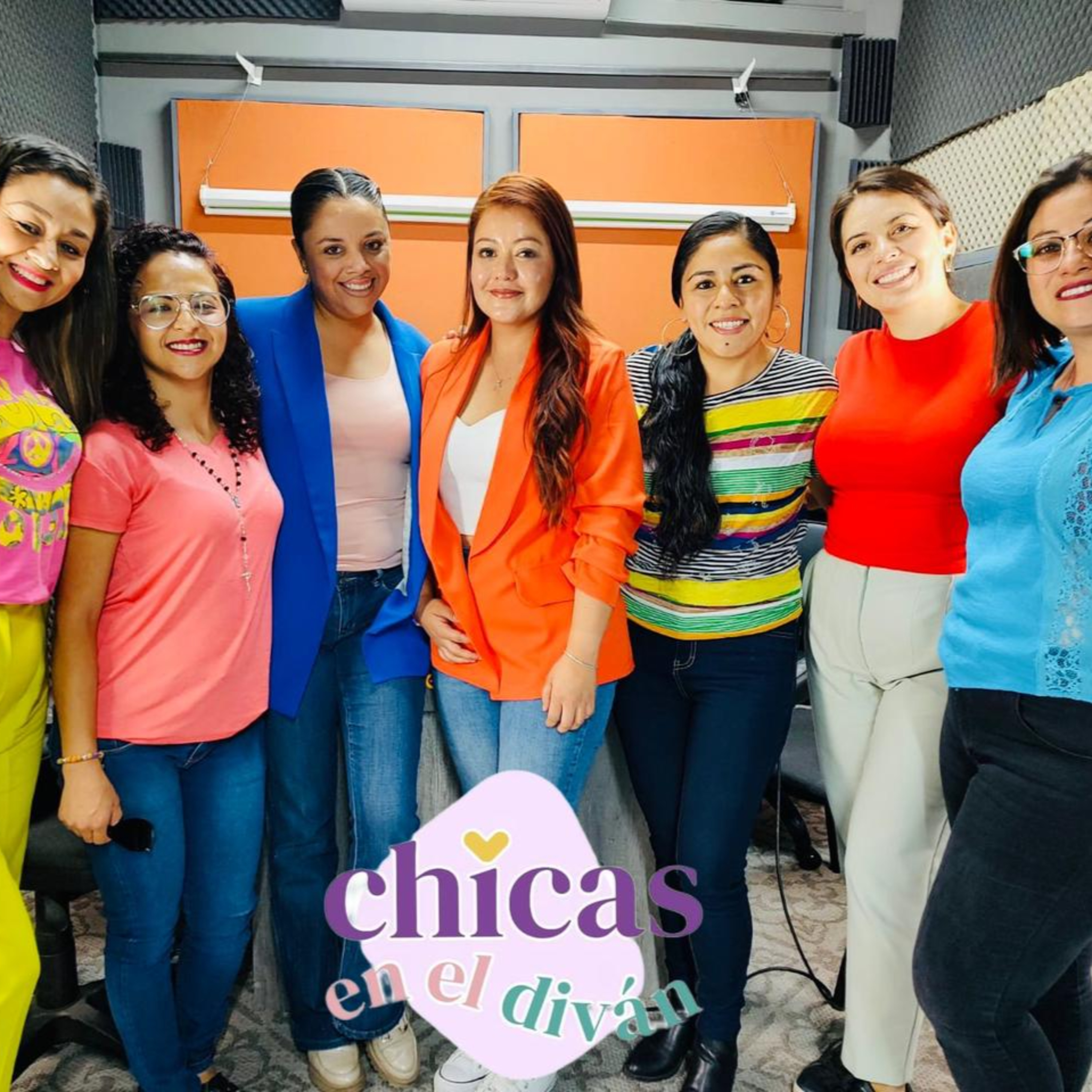 Chicas en el diván