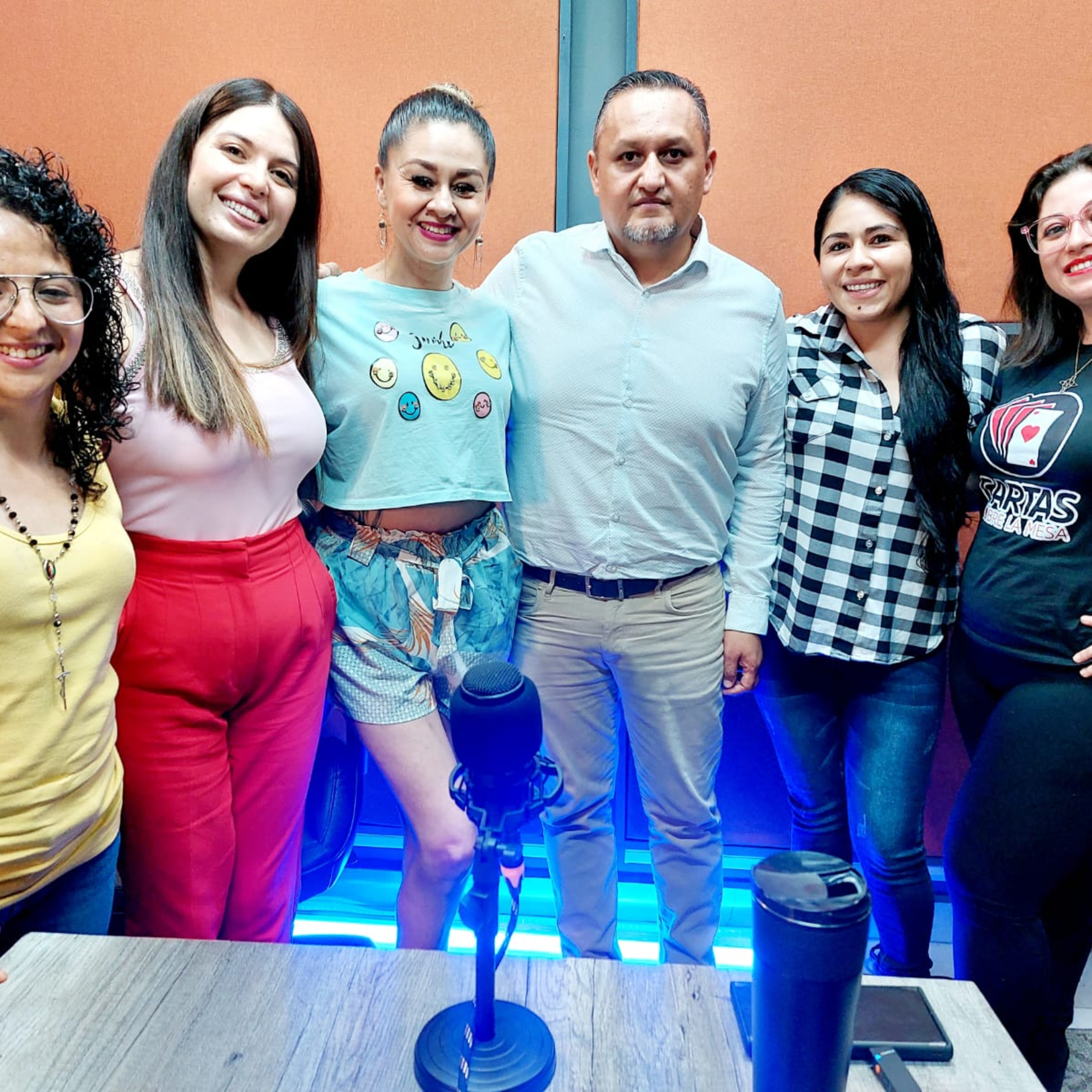 Chicas en el diván